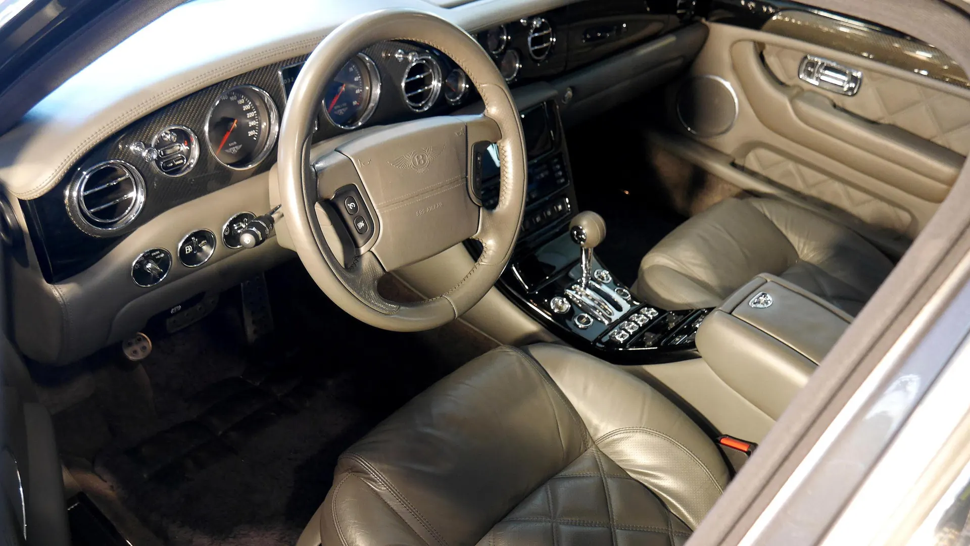 Bentley ARNAGE — photo 8