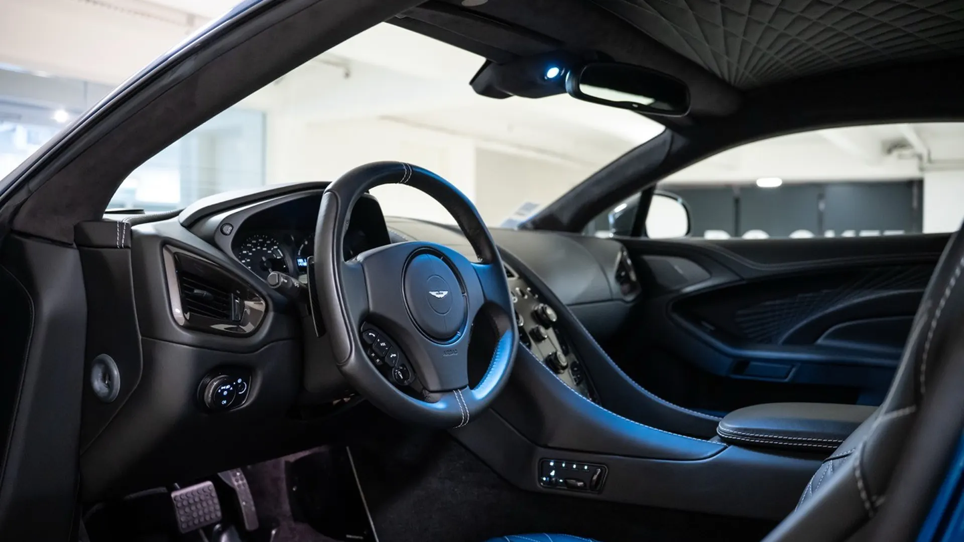 Aston Martin VANQUISH — photo 29
