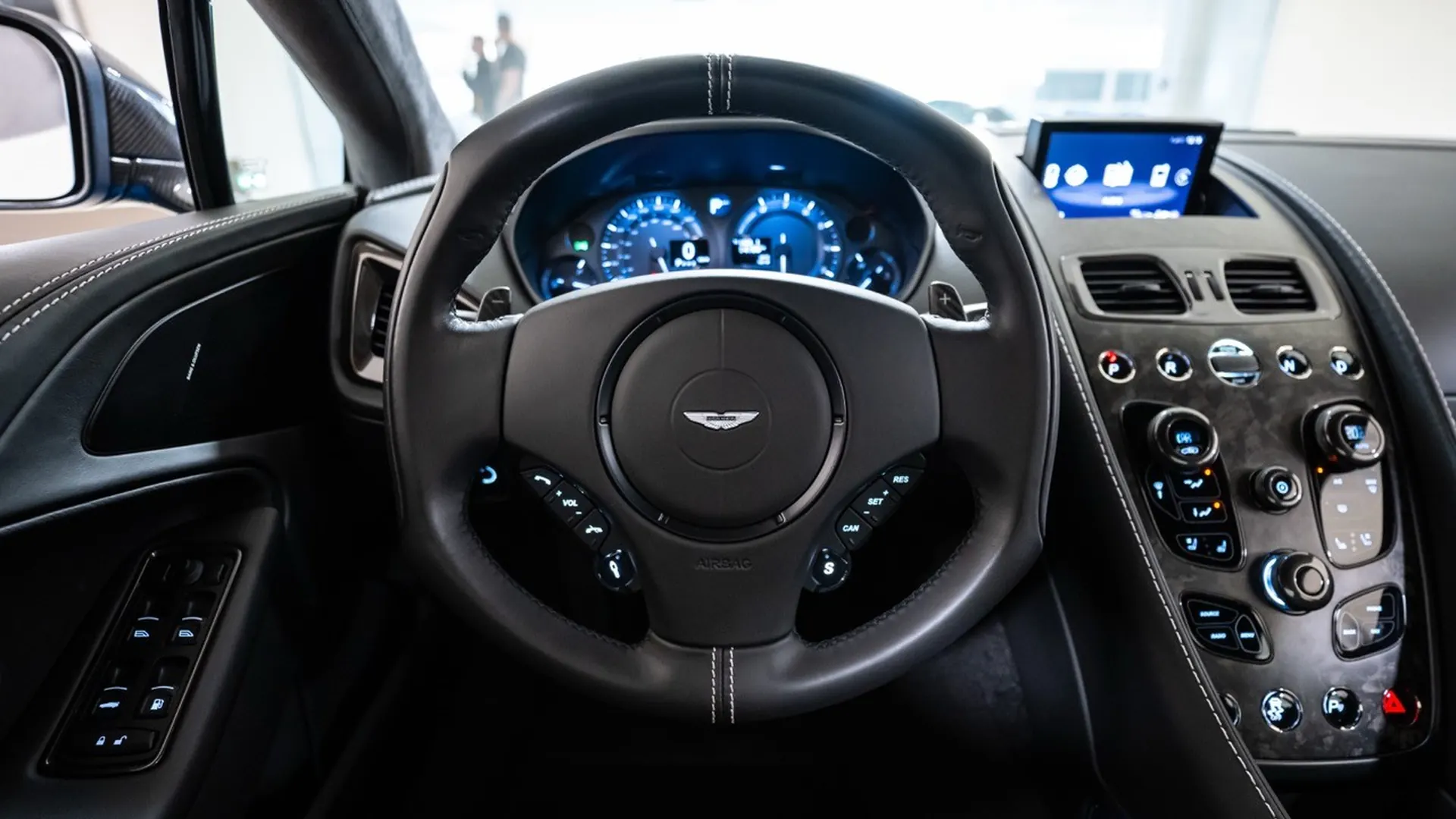 Aston Martin VANQUISH — photo 44