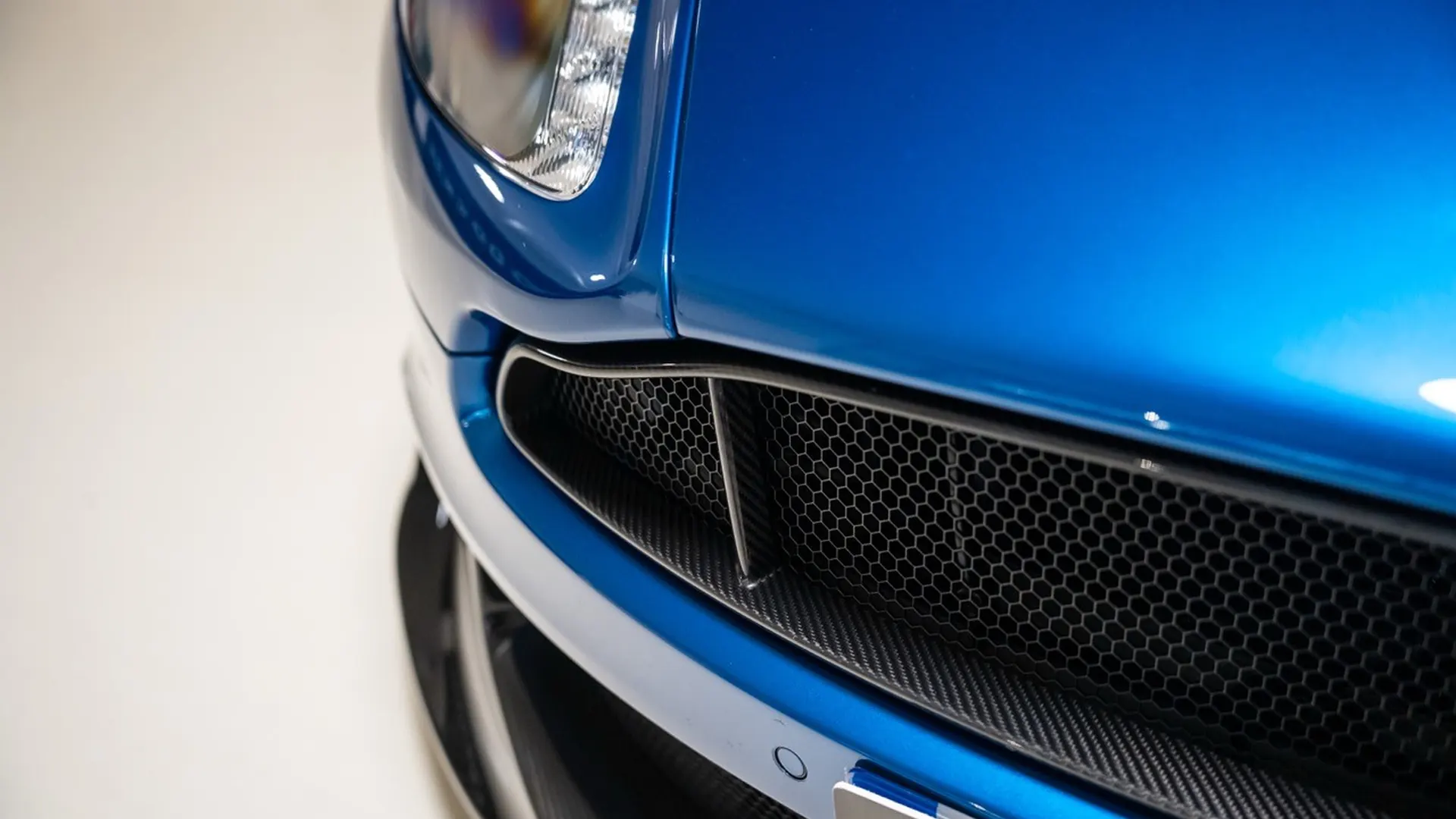Aston Martin VANQUISH — photo 5