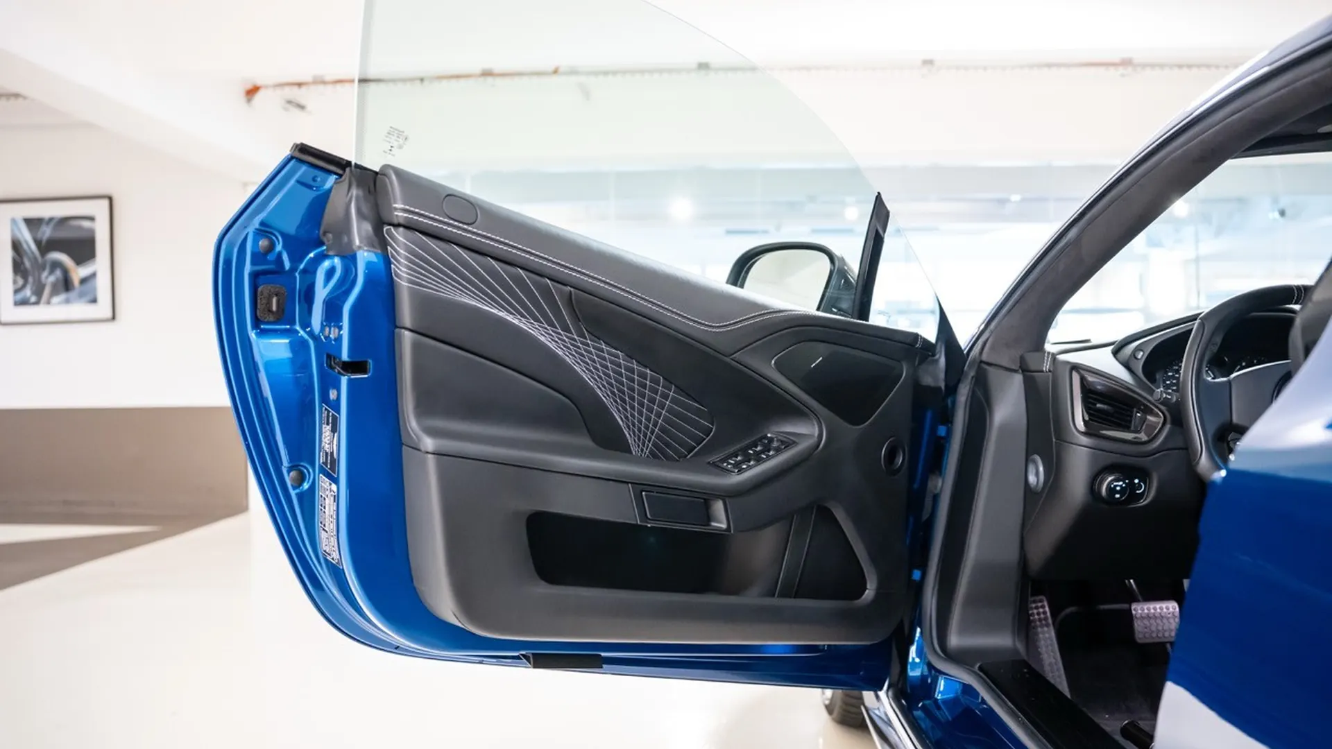 Aston Martin VANQUISH — photo 25