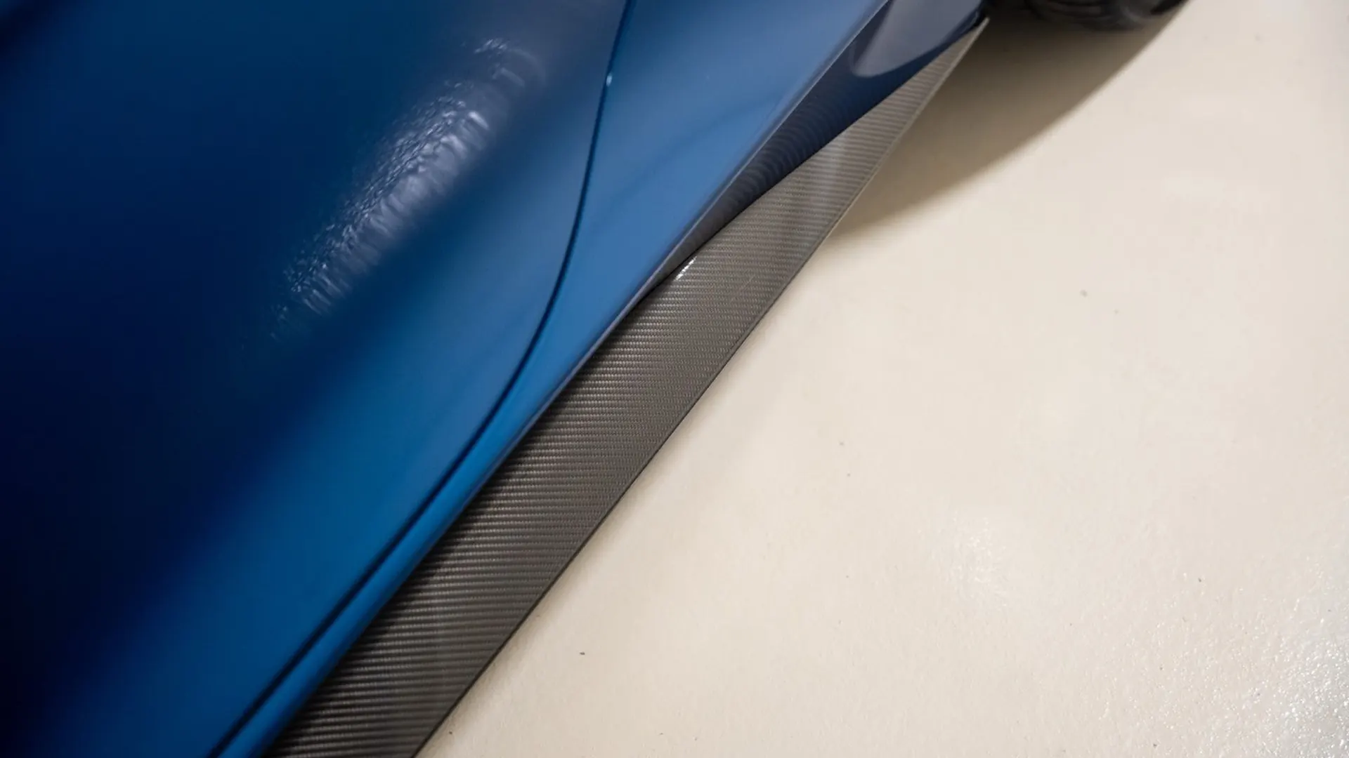 Aston Martin VANQUISH — photo 11