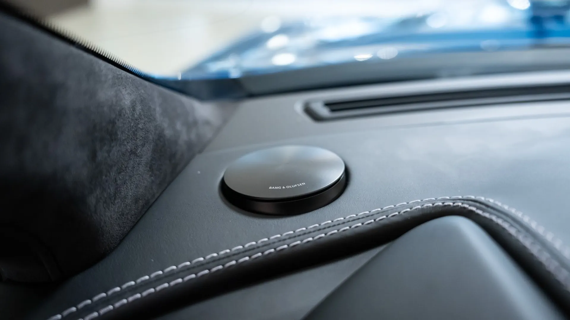 Aston Martin VANQUISH — photo 46