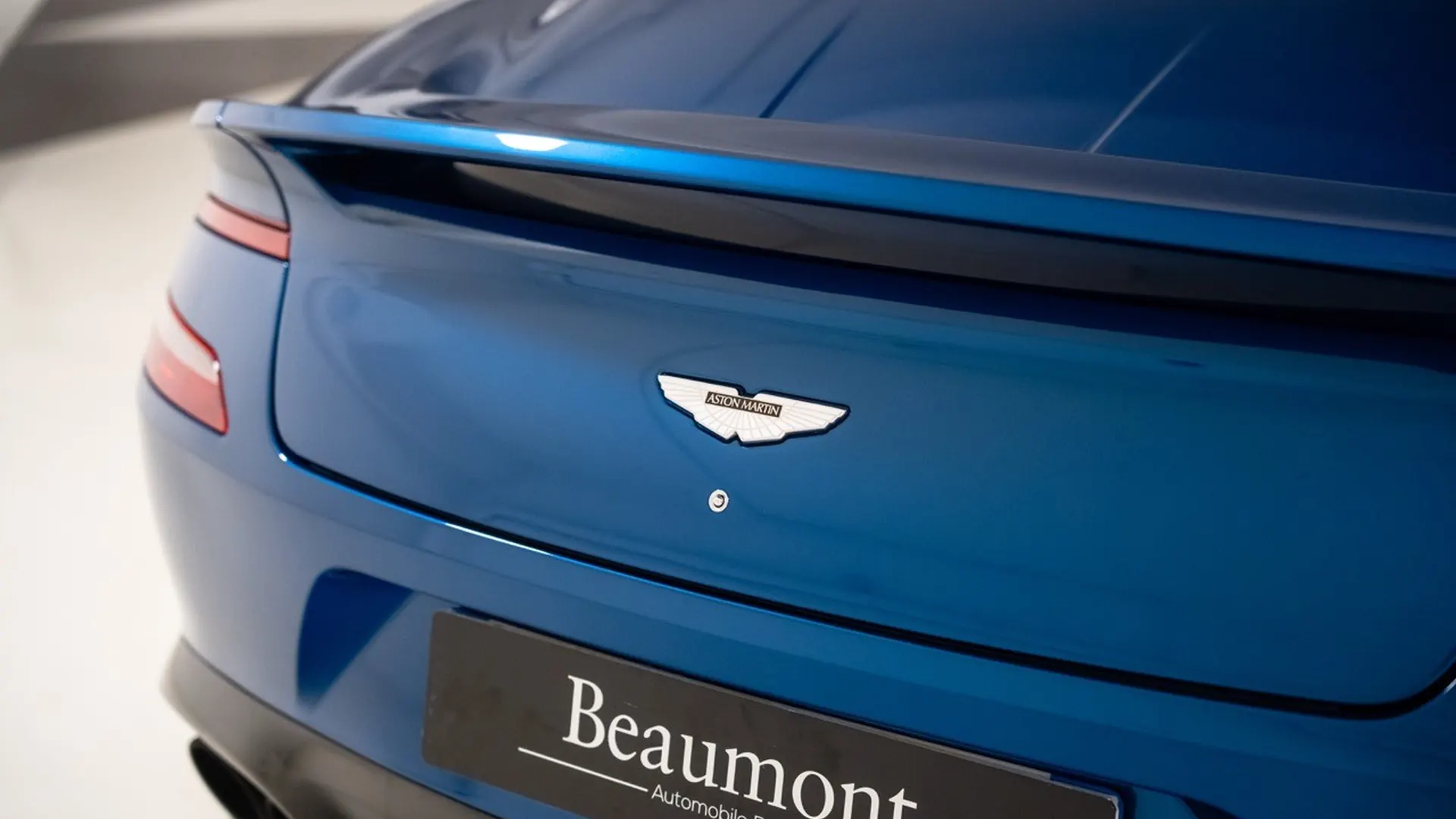 Aston Martin VANQUISH — photo 17