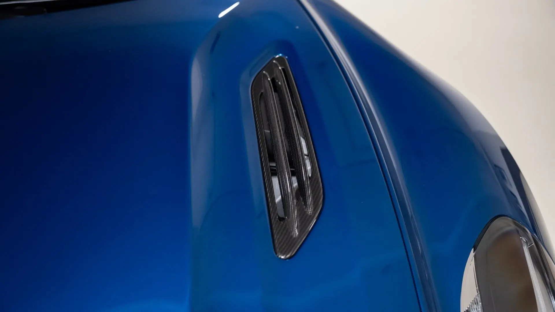 Aston Martin VANQUISH — photo 7