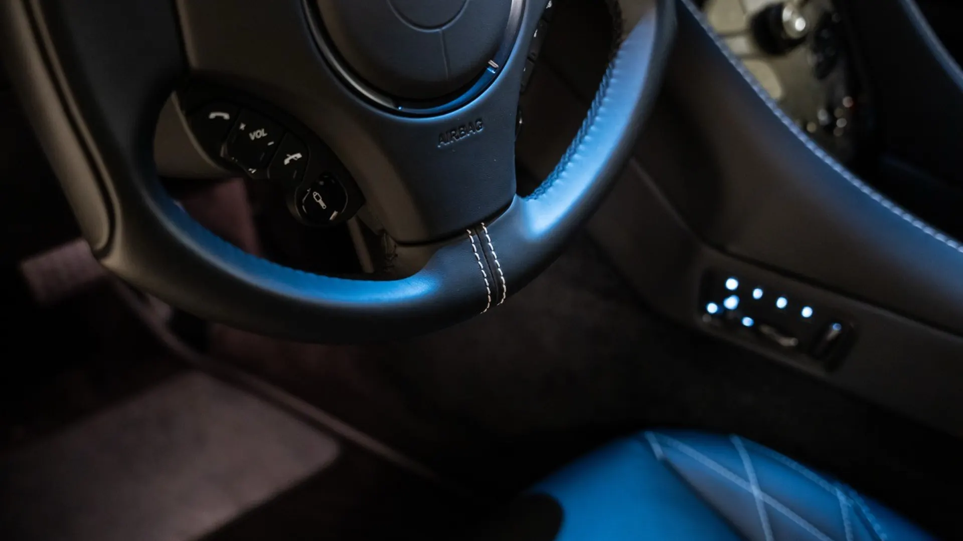 Aston Martin VANQUISH — photo 35
