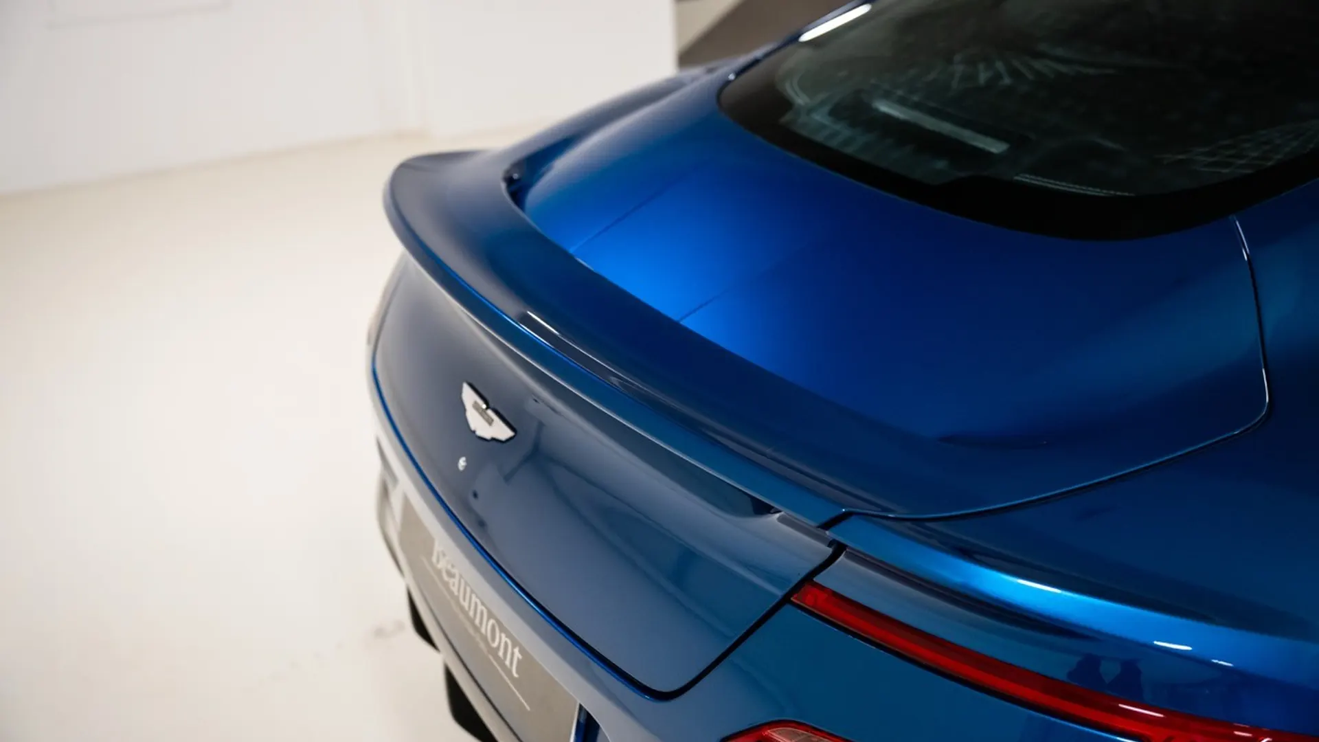 Aston Martin VANQUISH — photo 18