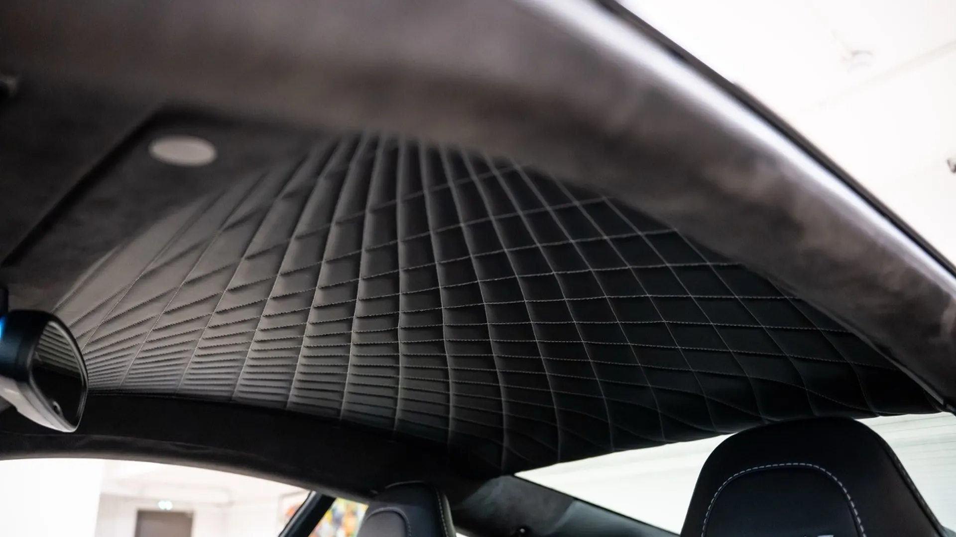 Aston Martin VANQUISH — photo 47