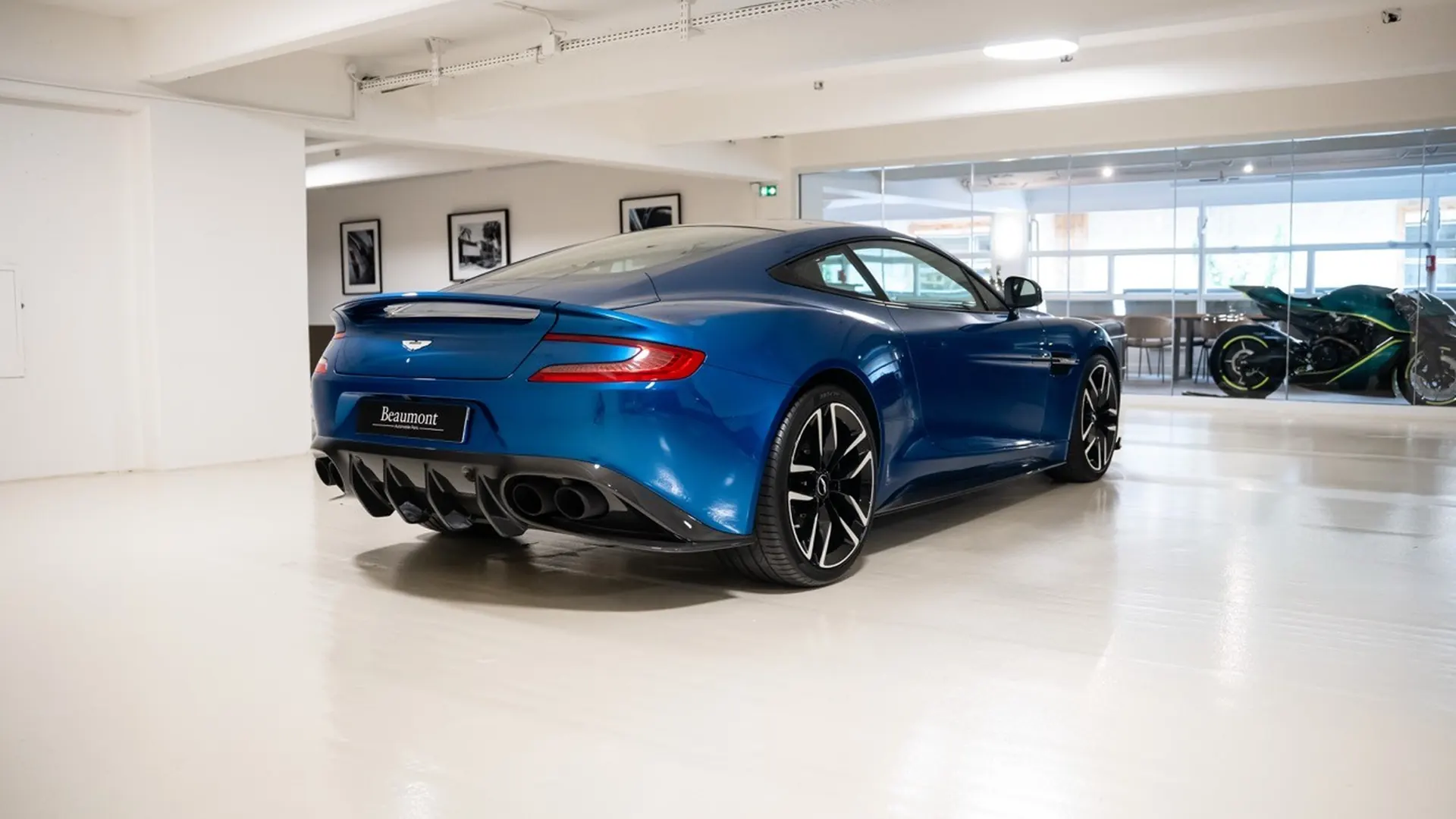 Aston Martin VANQUISH — photo 14