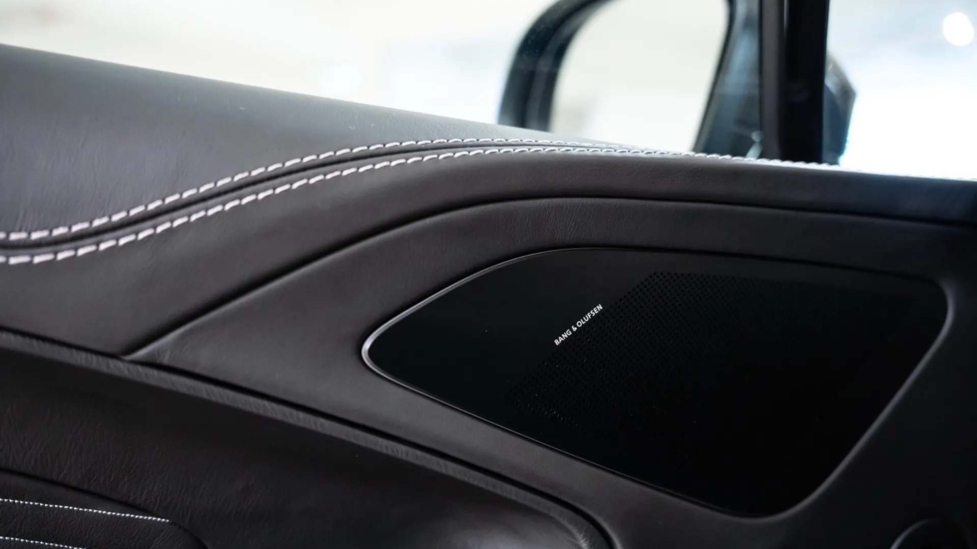 Aston Martin VANQUISH — photo 27