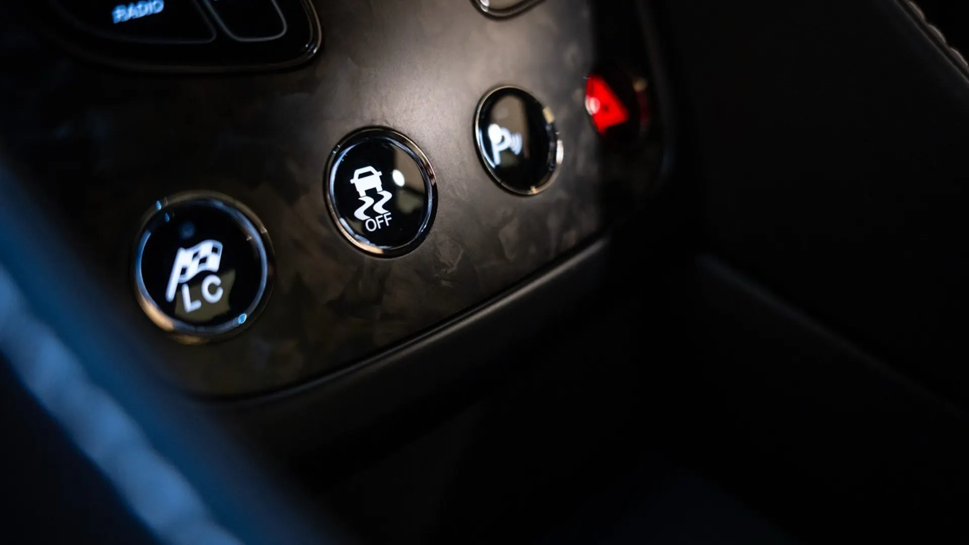 Aston Martin VANQUISH — photo 45