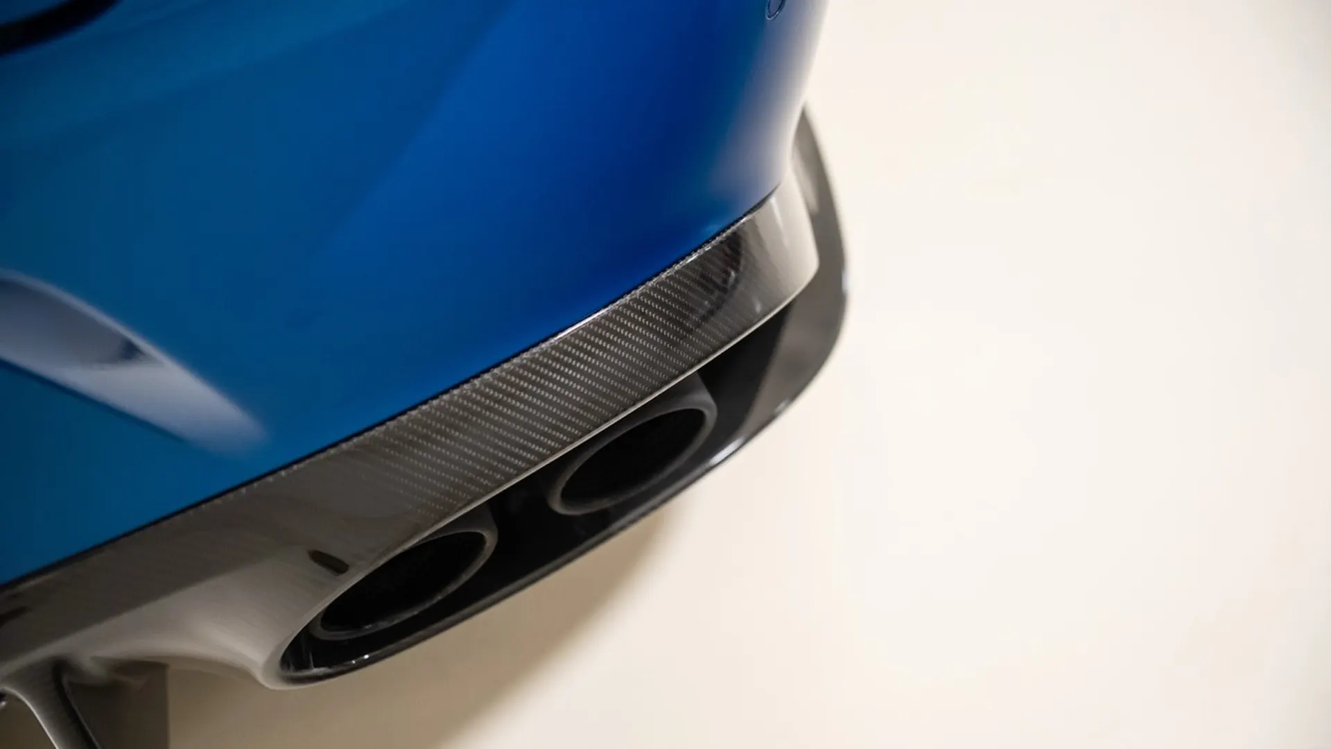 Aston Martin VANQUISH — photo 20