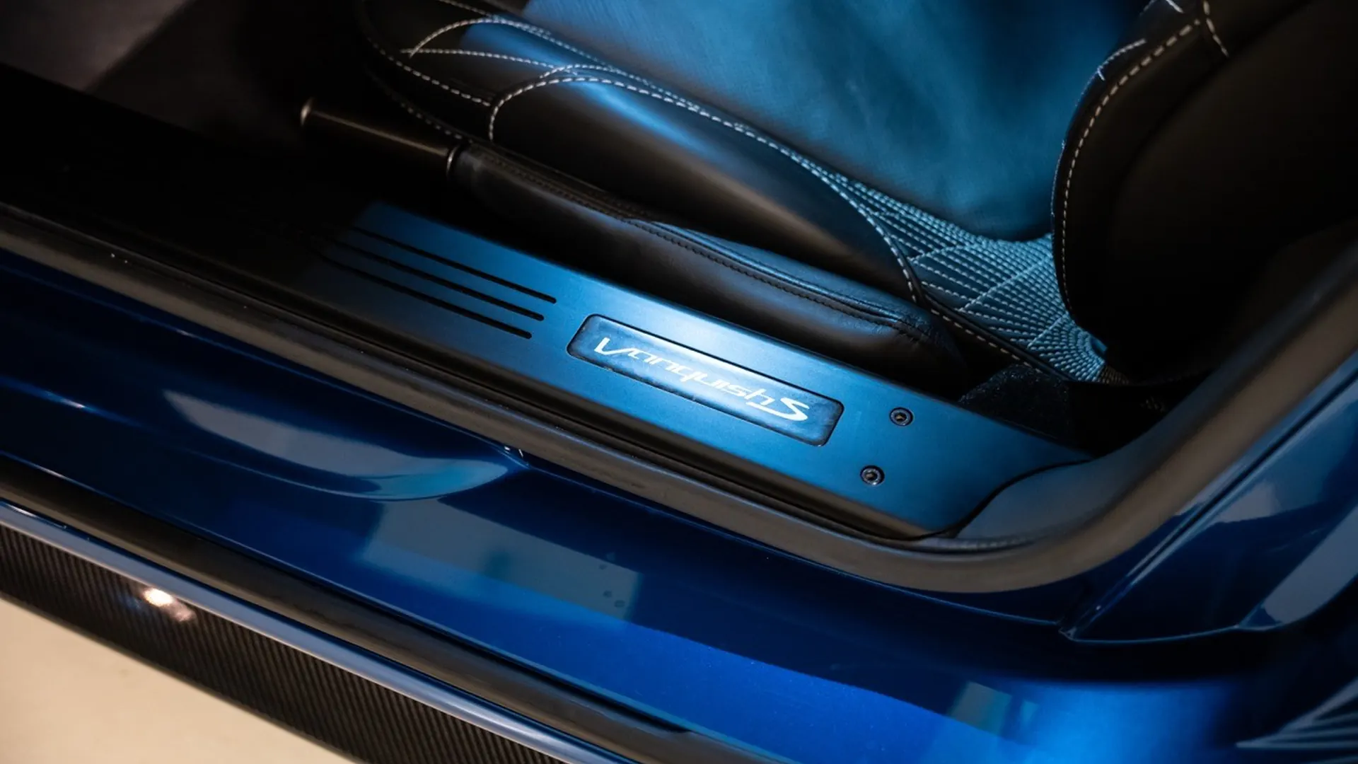 Aston Martin VANQUISH — photo 28
