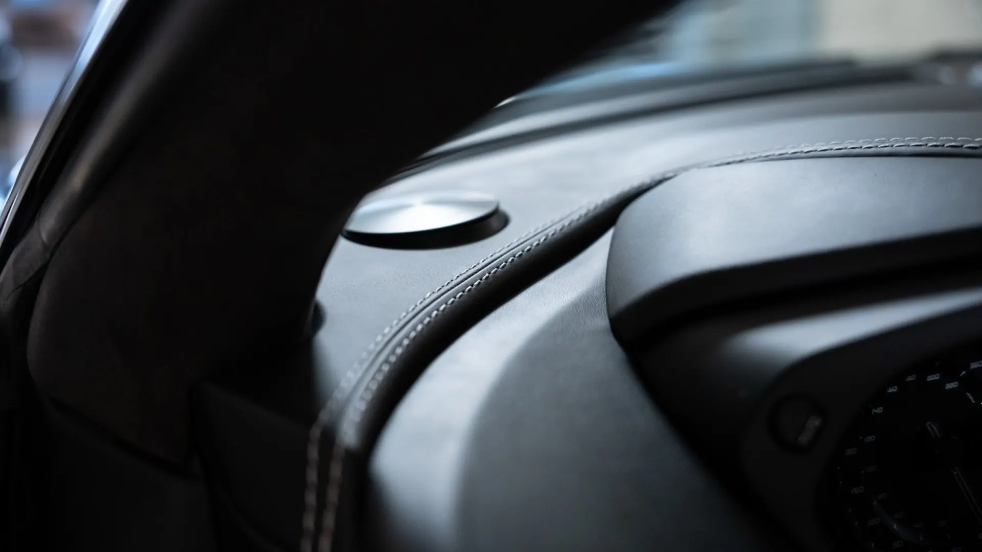 Aston Martin VANQUISH — photo 33