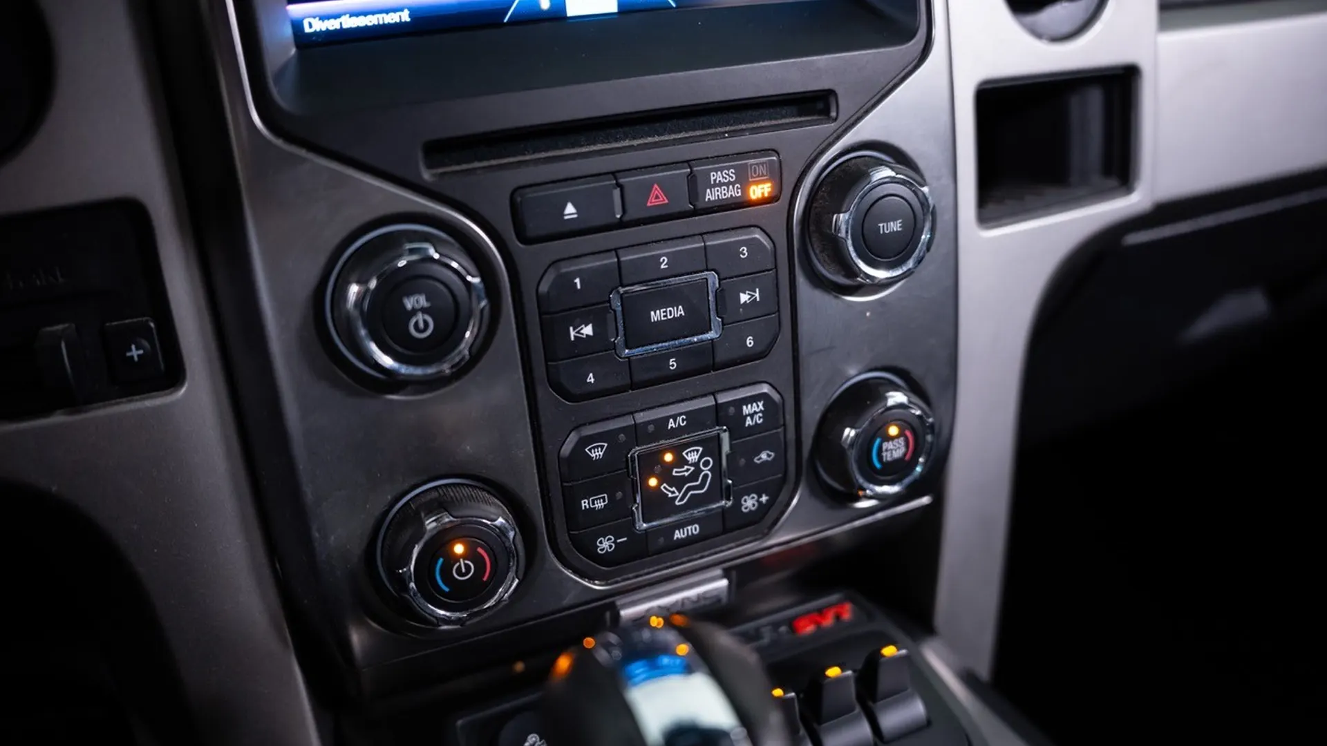 Ford F150 — photo 38
