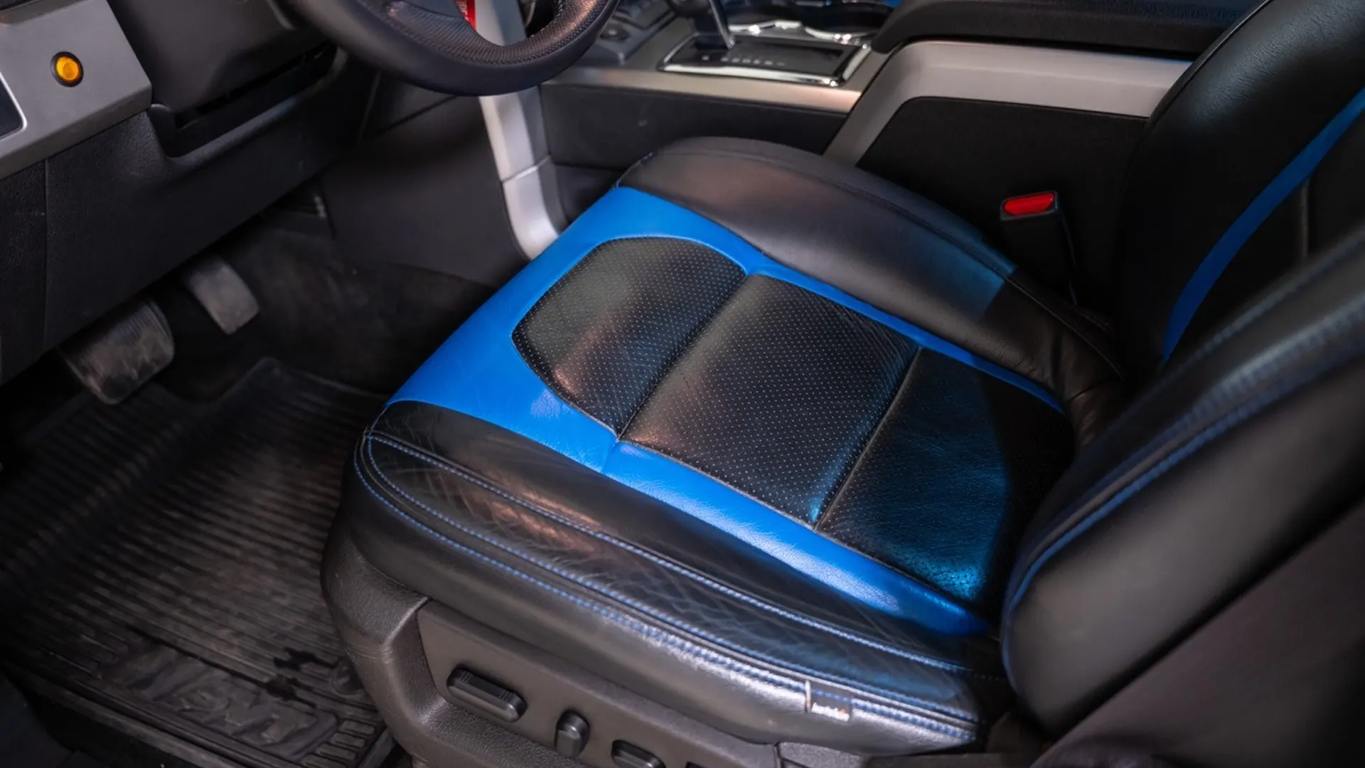 Ford F150 — photo 28