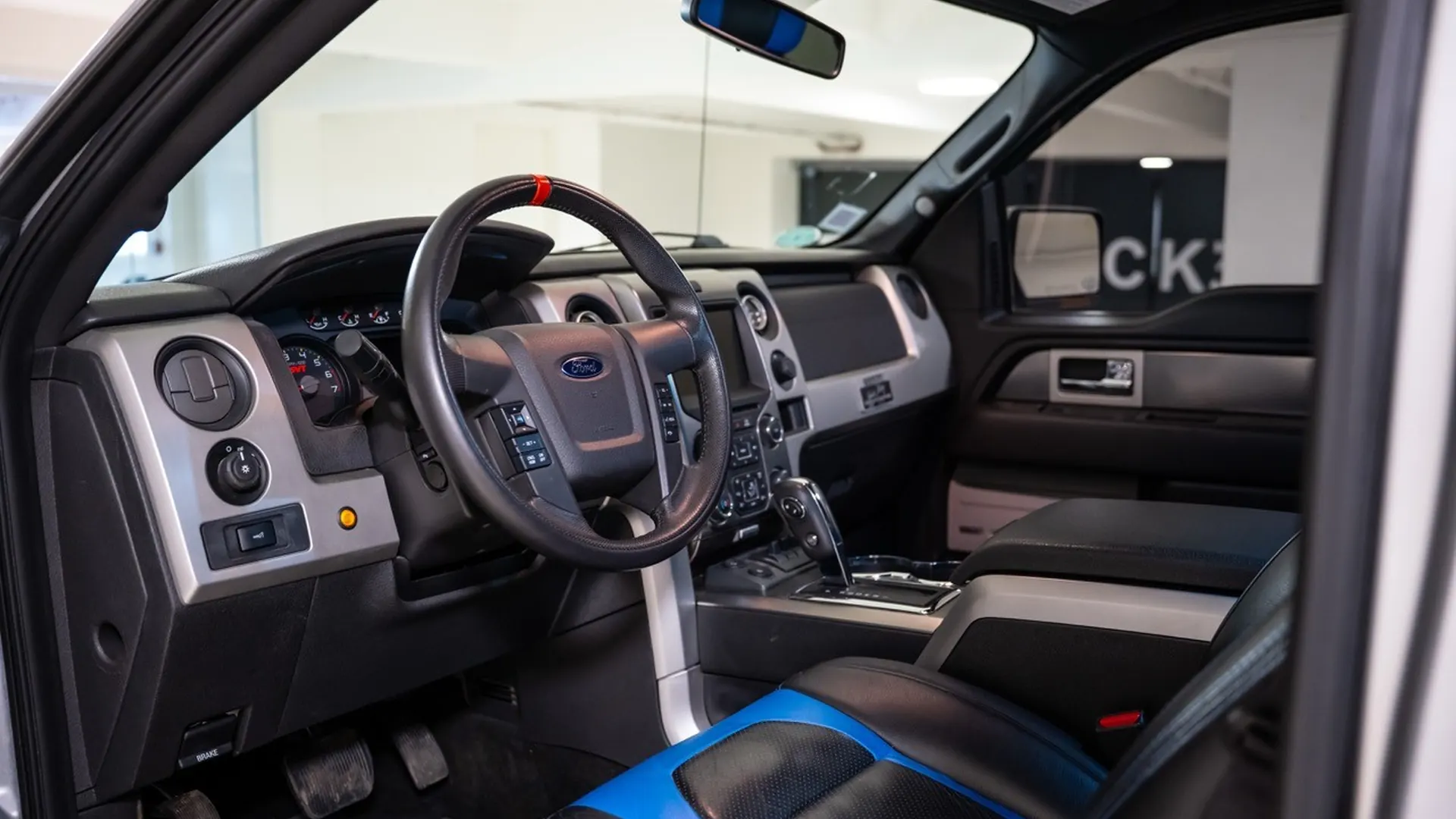 Ford F150 — photo 31