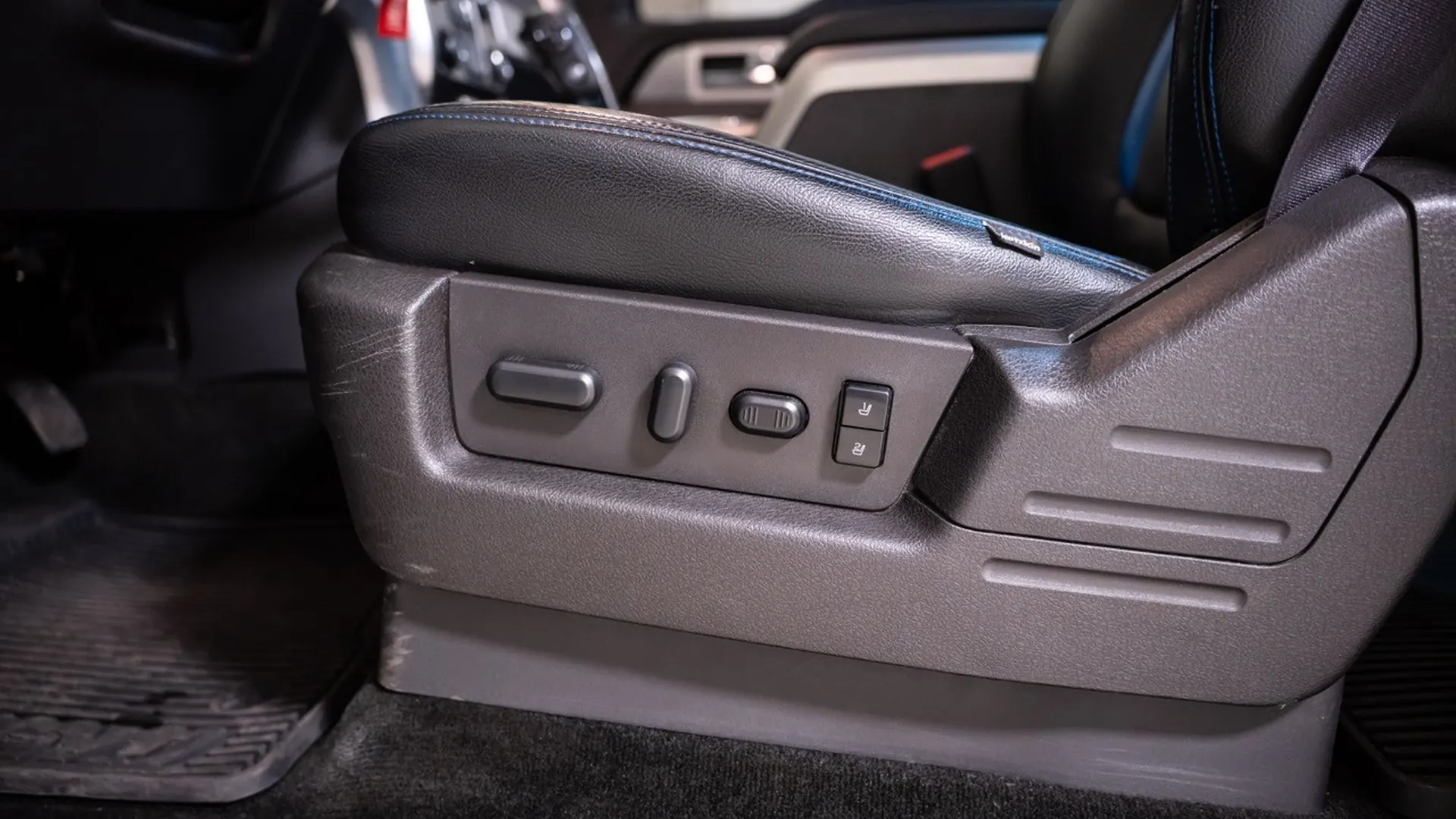 Ford F150 — photo 27