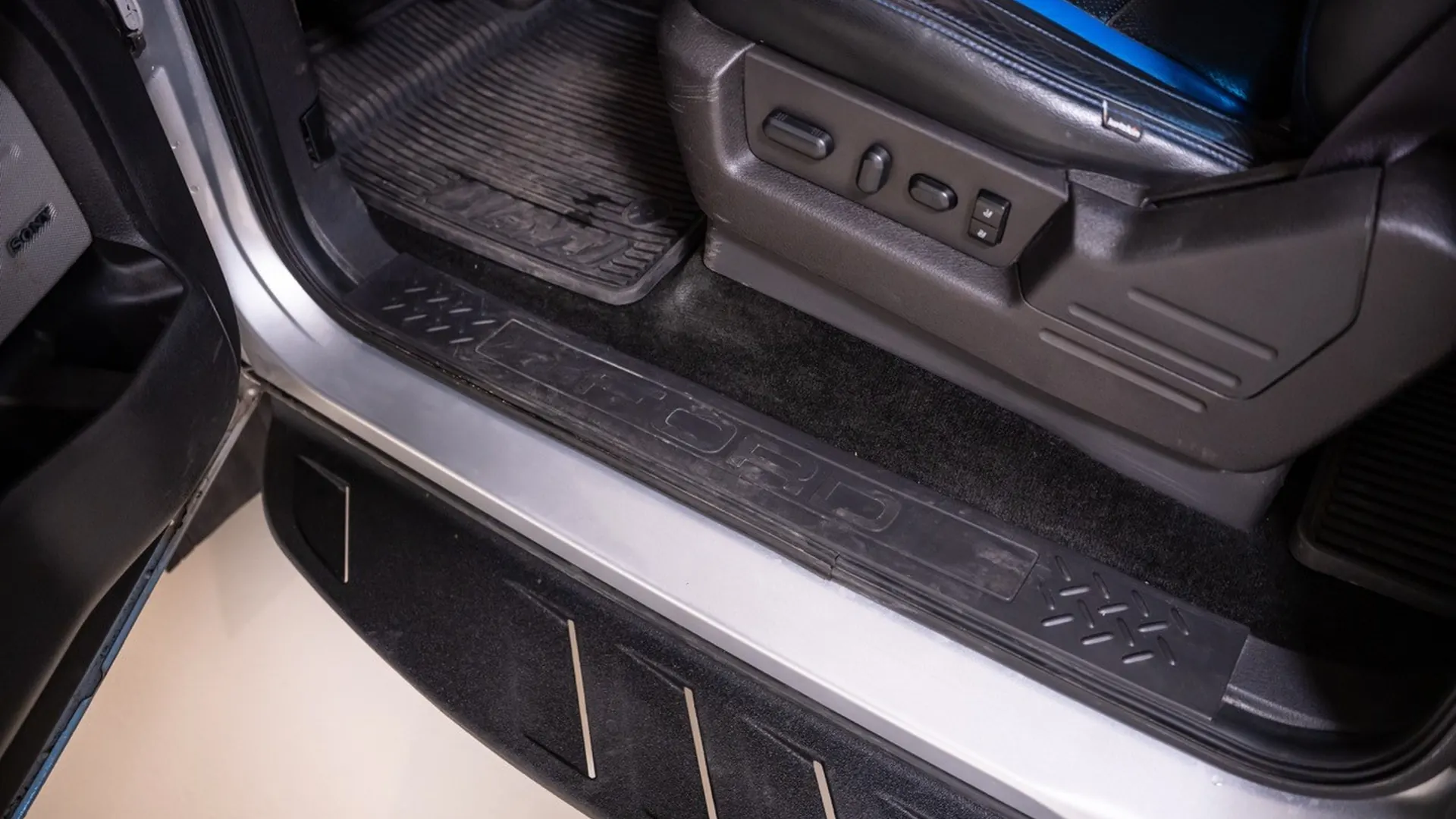 Ford F150 — photo 26