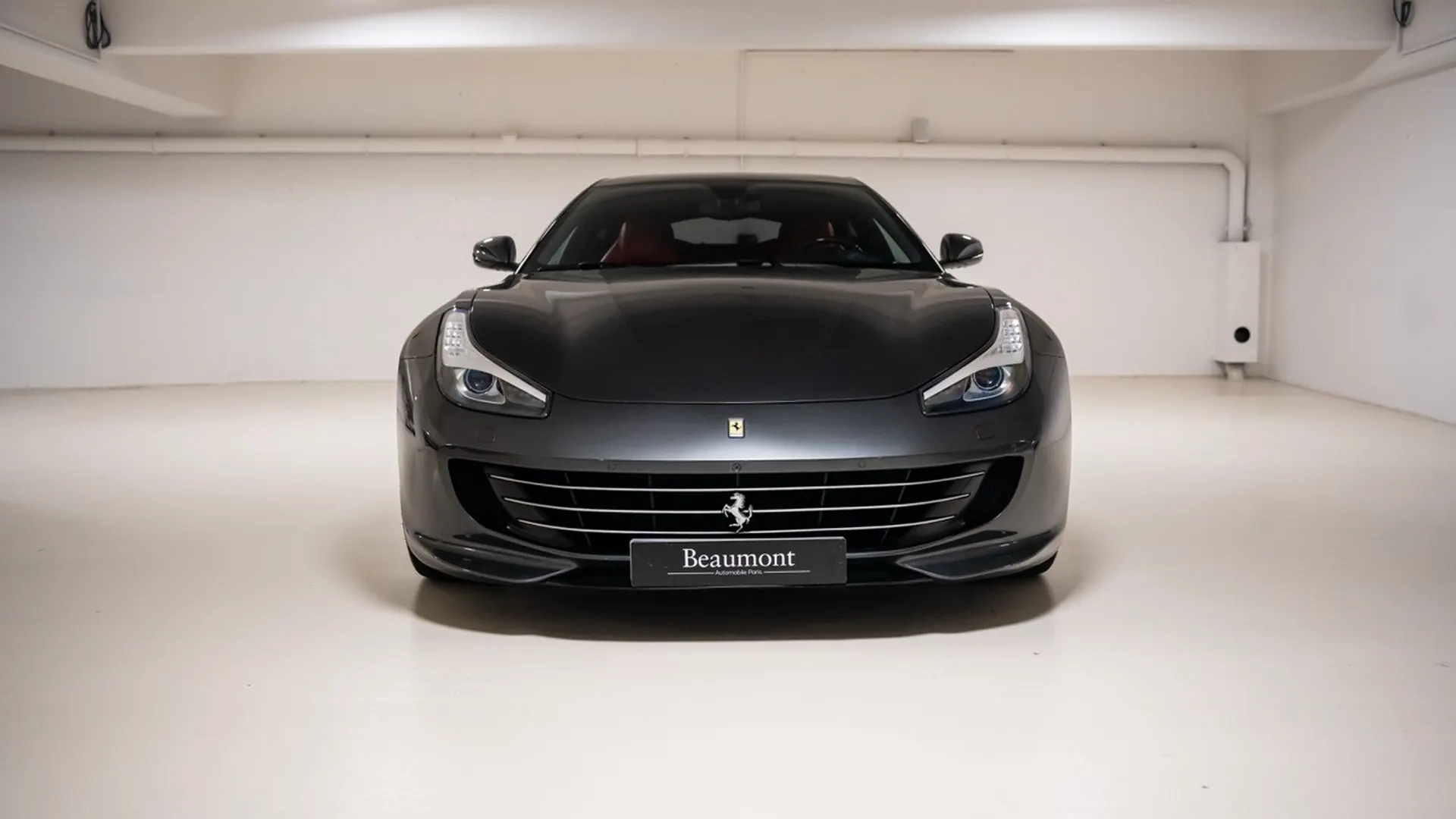 Ferrari GTC4 Lusso T — photo 2