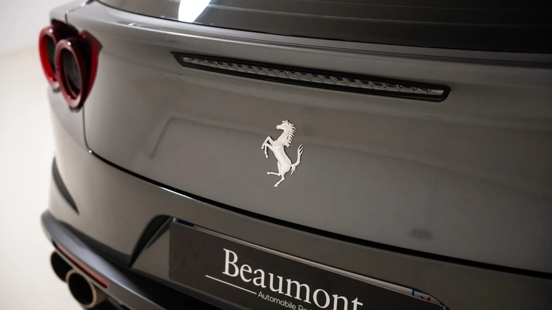 Ferrari GTC4 Lusso T — photo 13