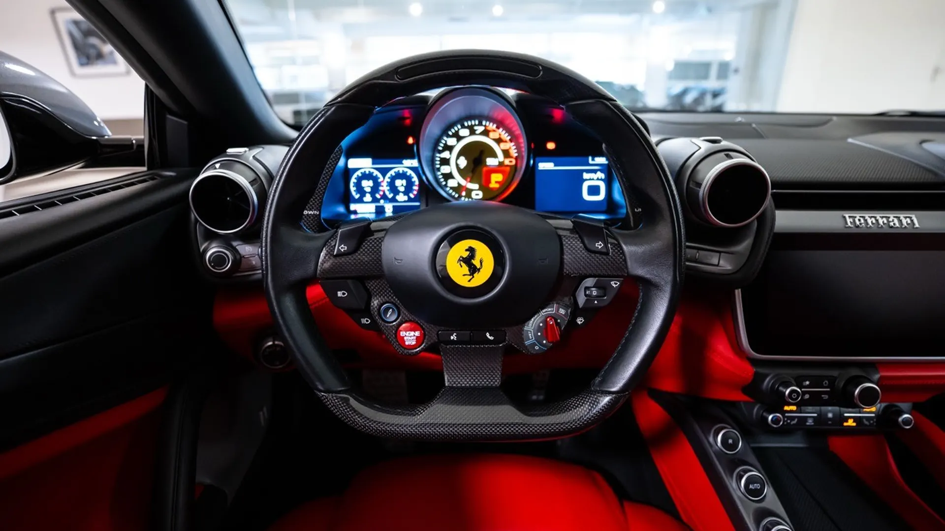 Ferrari GTC4 Lusso T — photo 48