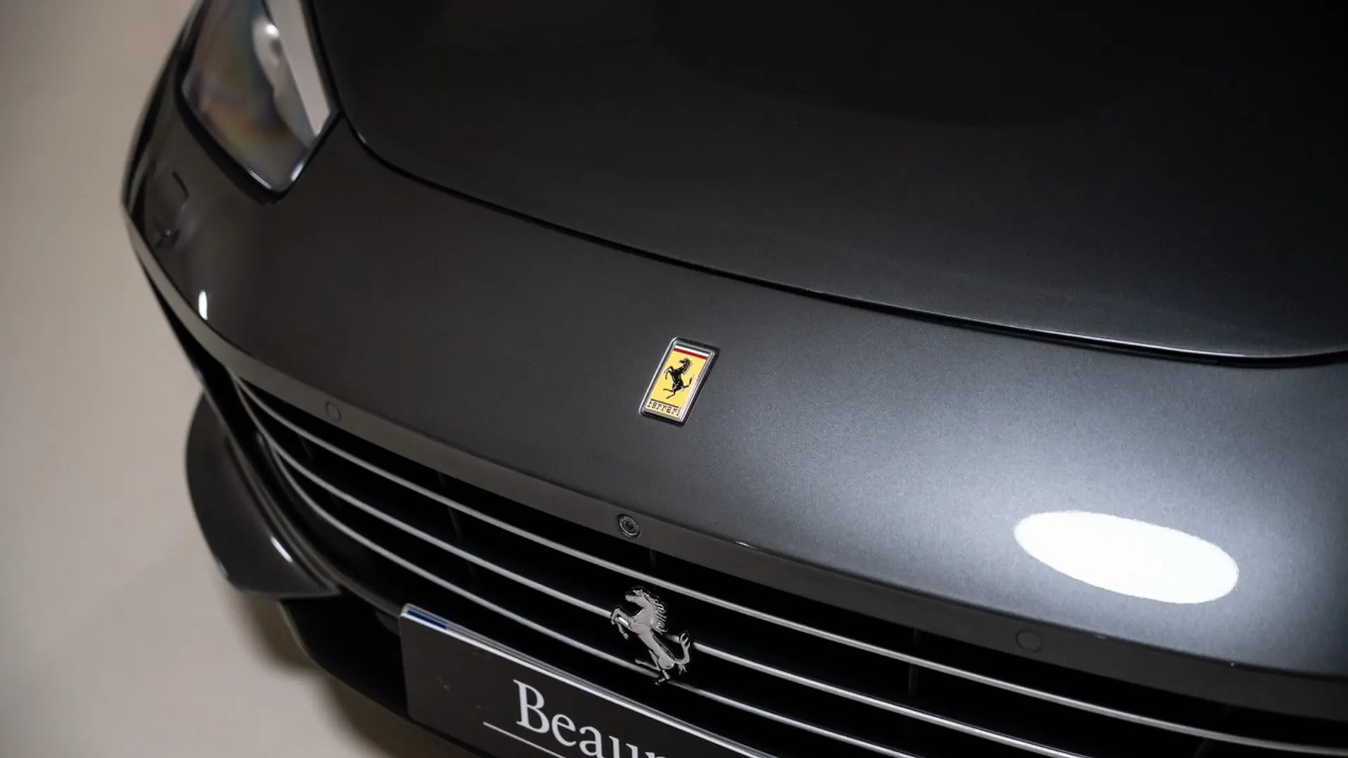 Ferrari GTC4 Lusso T — photo 4