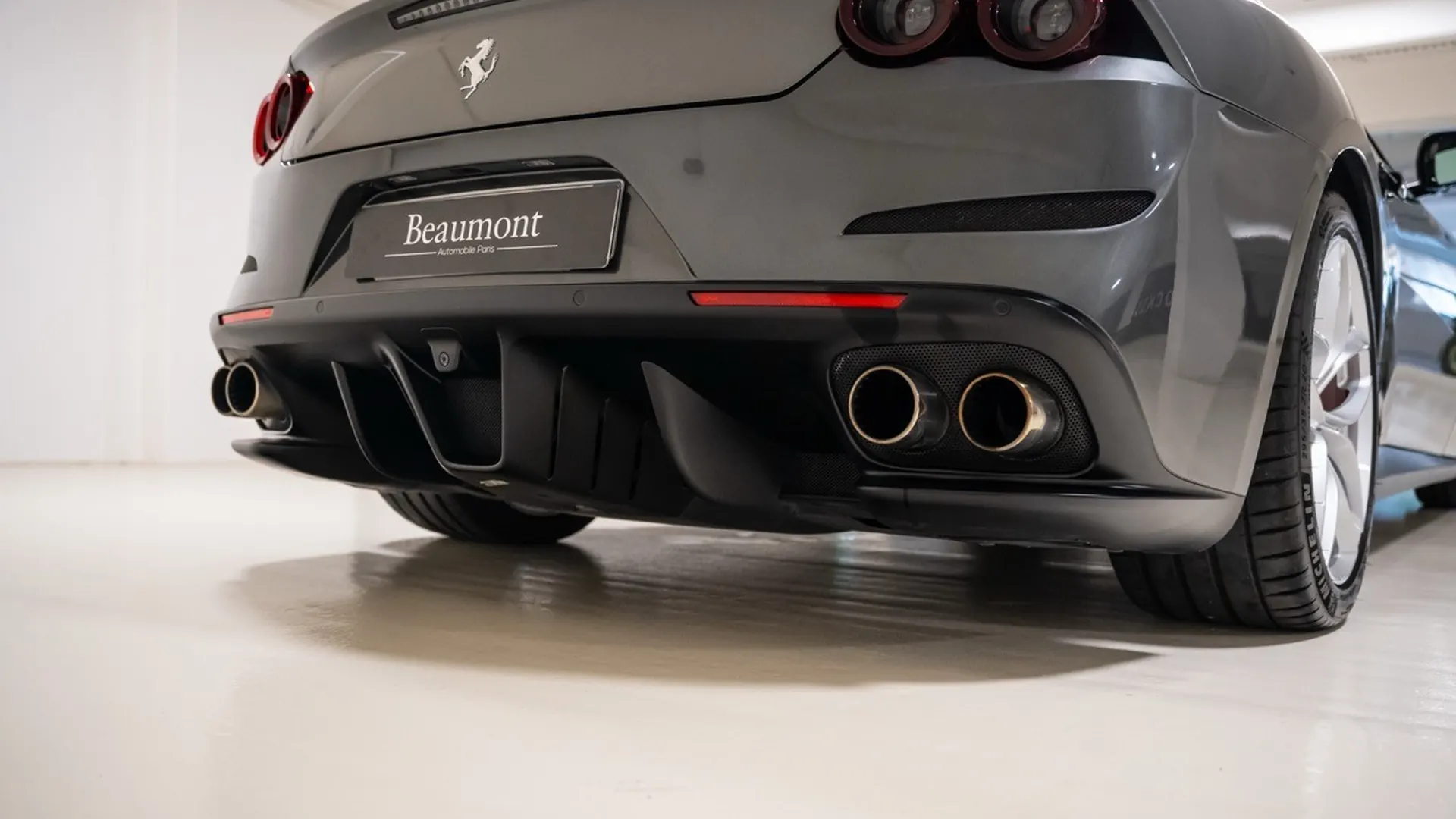 Ferrari GTC4 Lusso T — photo 14