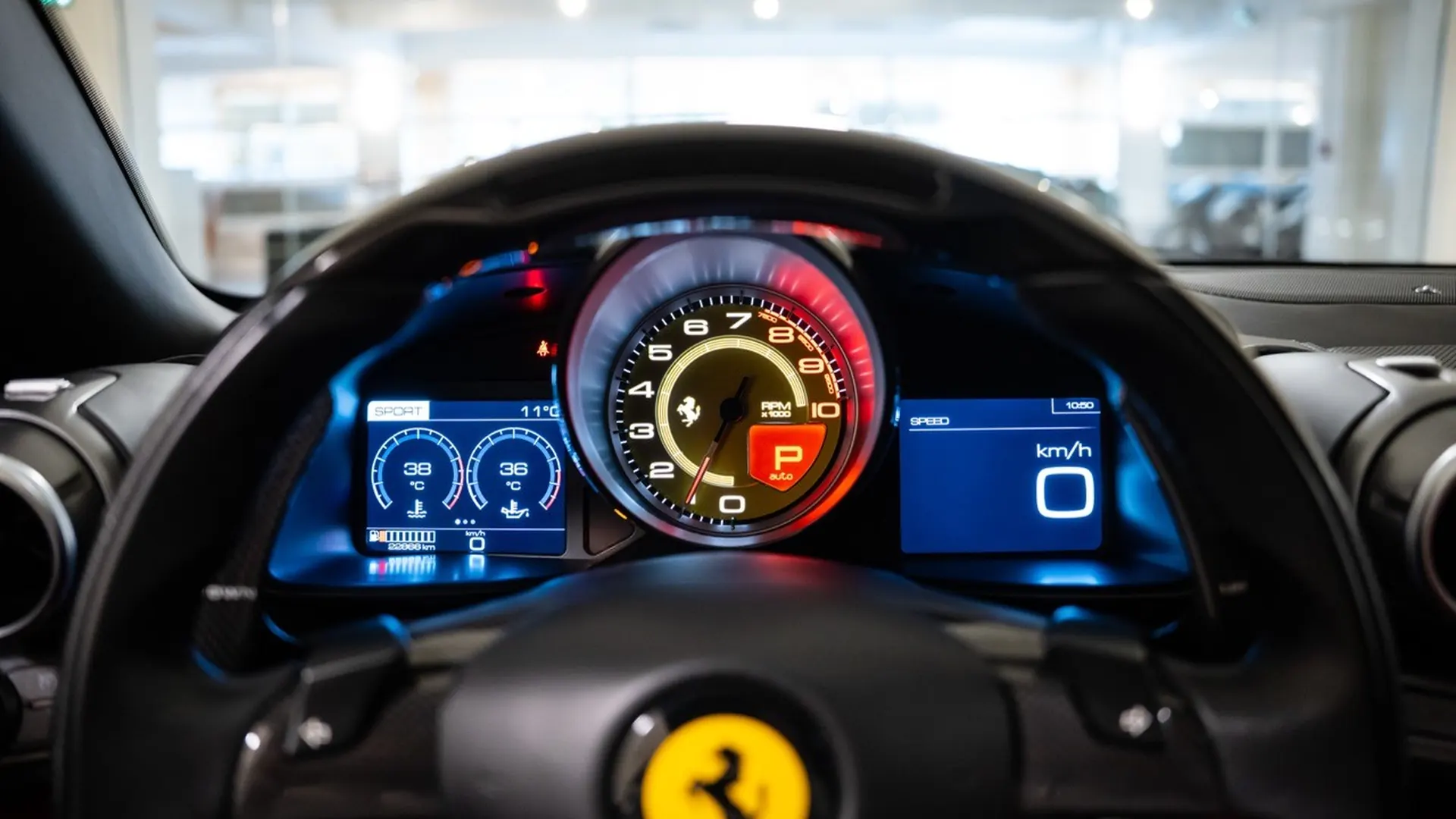 Ferrari GTC4 Lusso T — photo 31