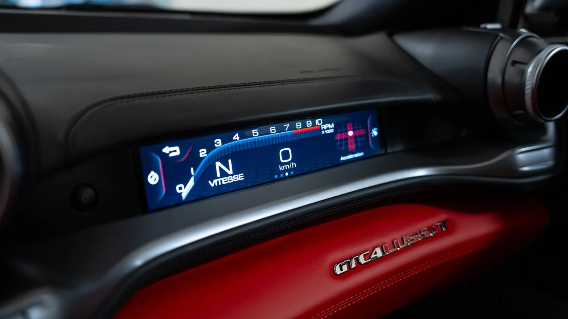 Ferrari GTC4 Lusso T — photo 40