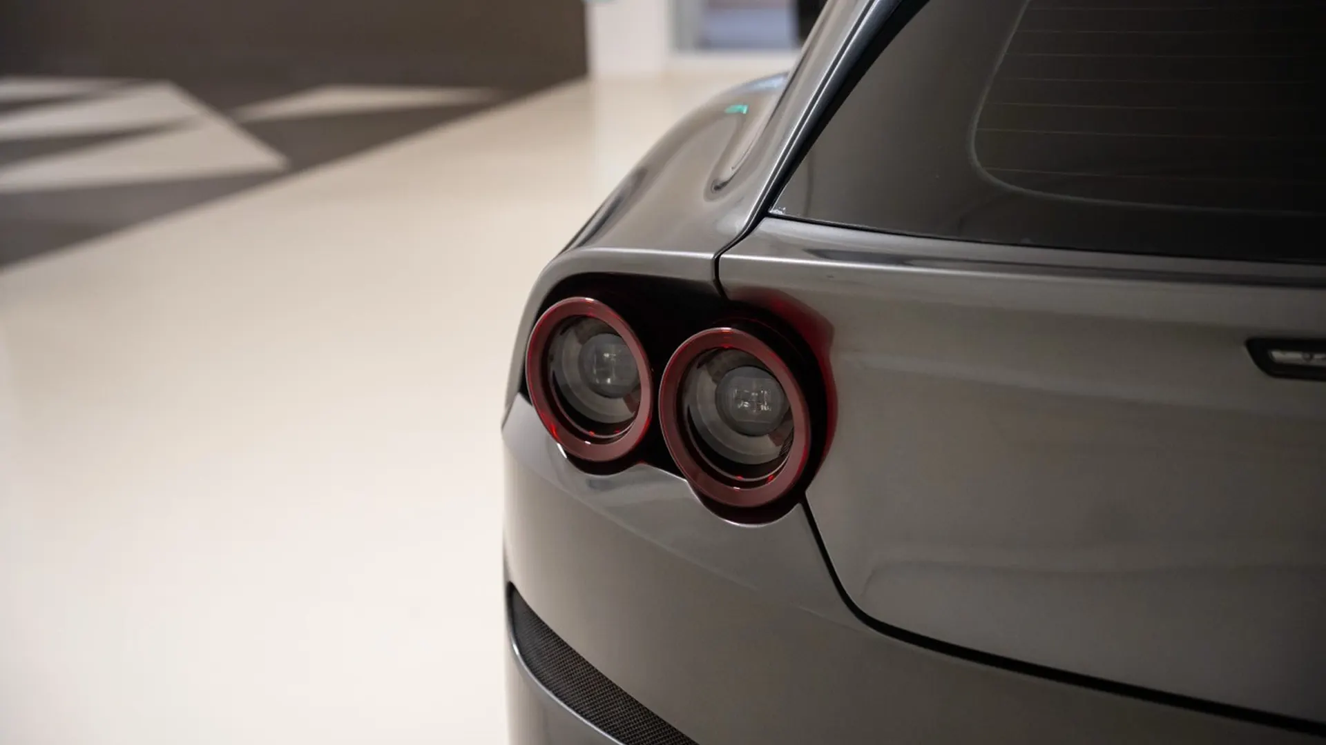 Ferrari GTC4 Lusso T — photo 12