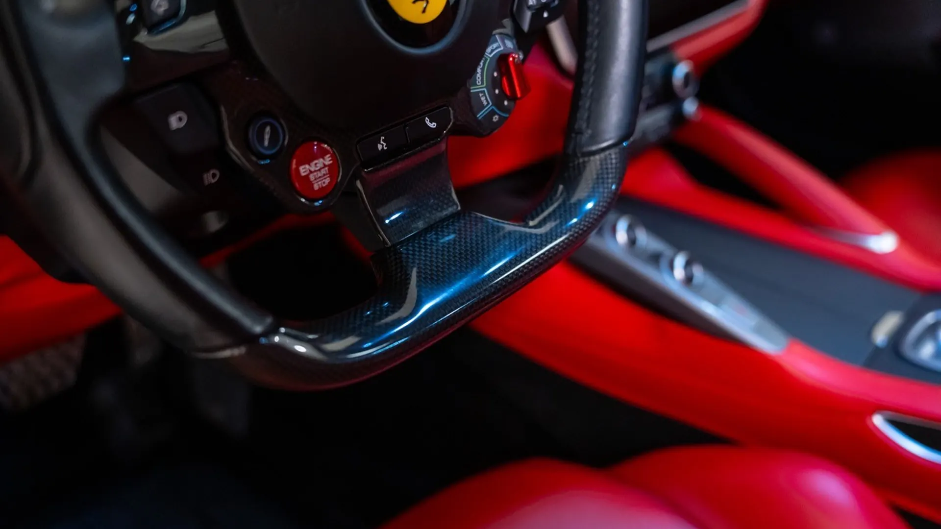 Ferrari GTC4 Lusso T — photo 29