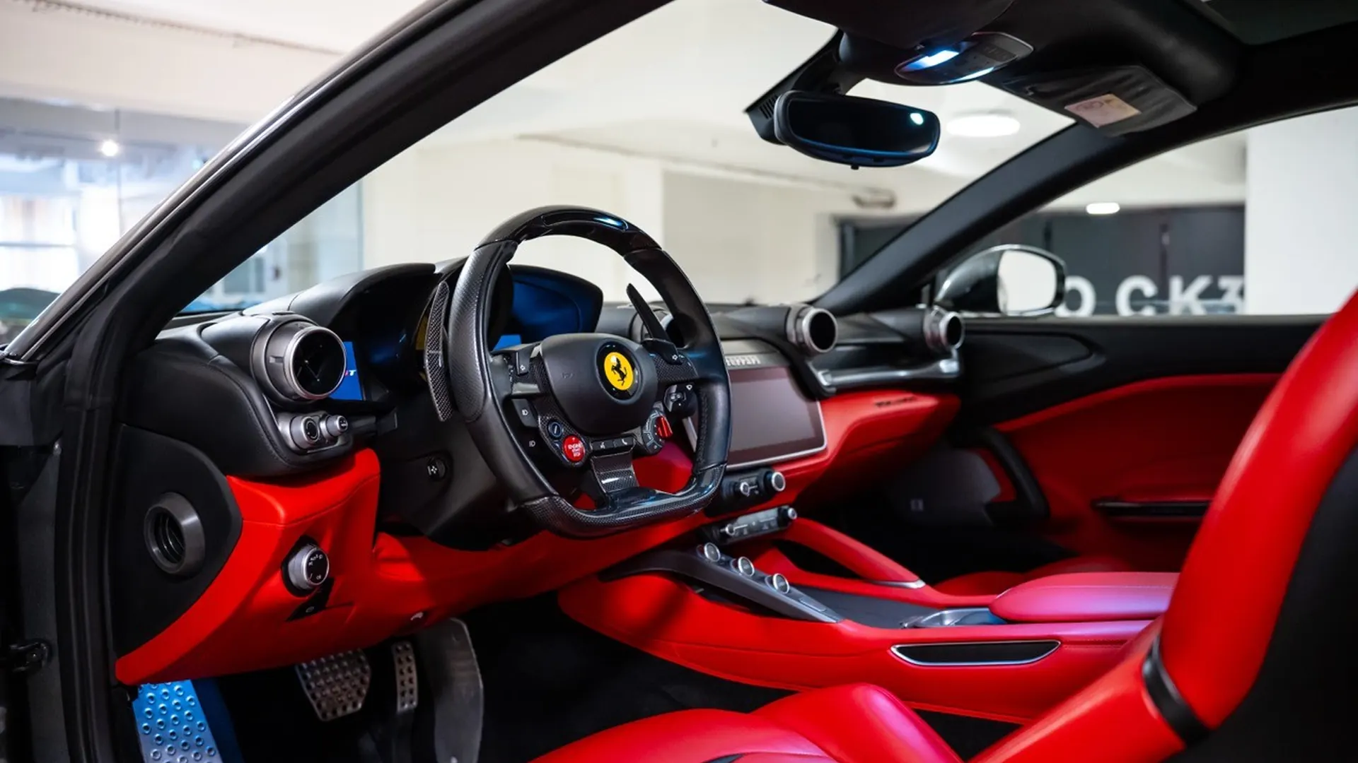 Ferrari GTC4 Lusso T — photo 25