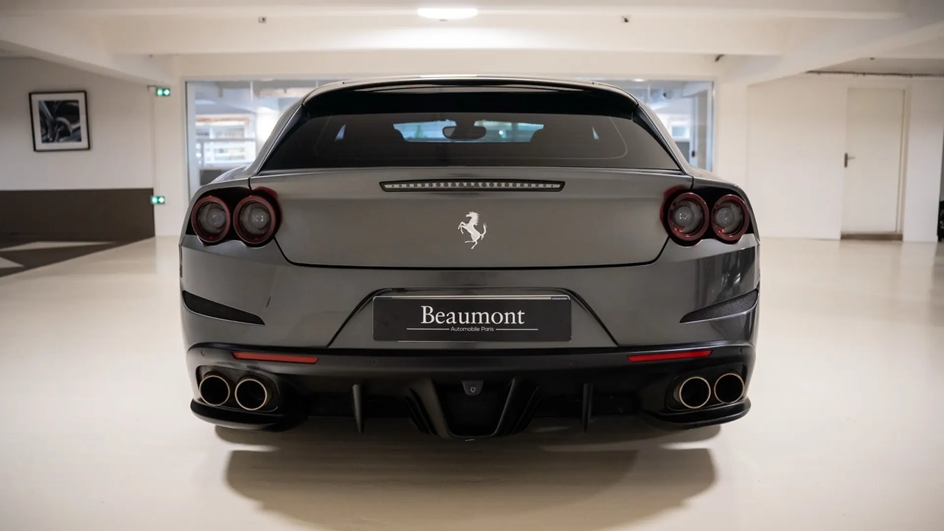 Ferrari GTC4 Lusso T — photo 11