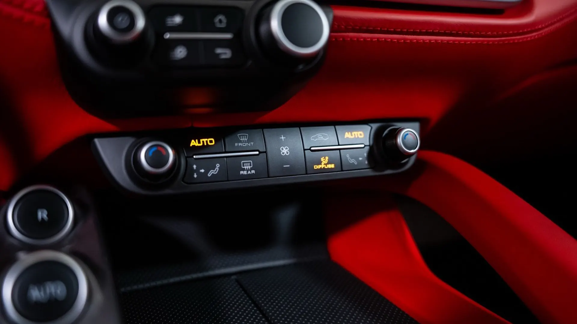 Ferrari GTC4 Lusso T — photo 44