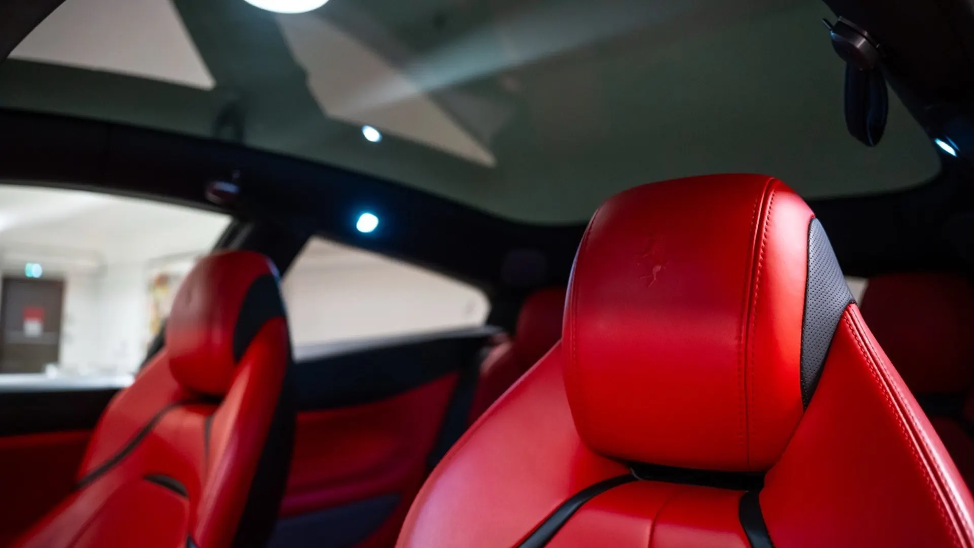 Ferrari GTC4 Lusso T — photo 30