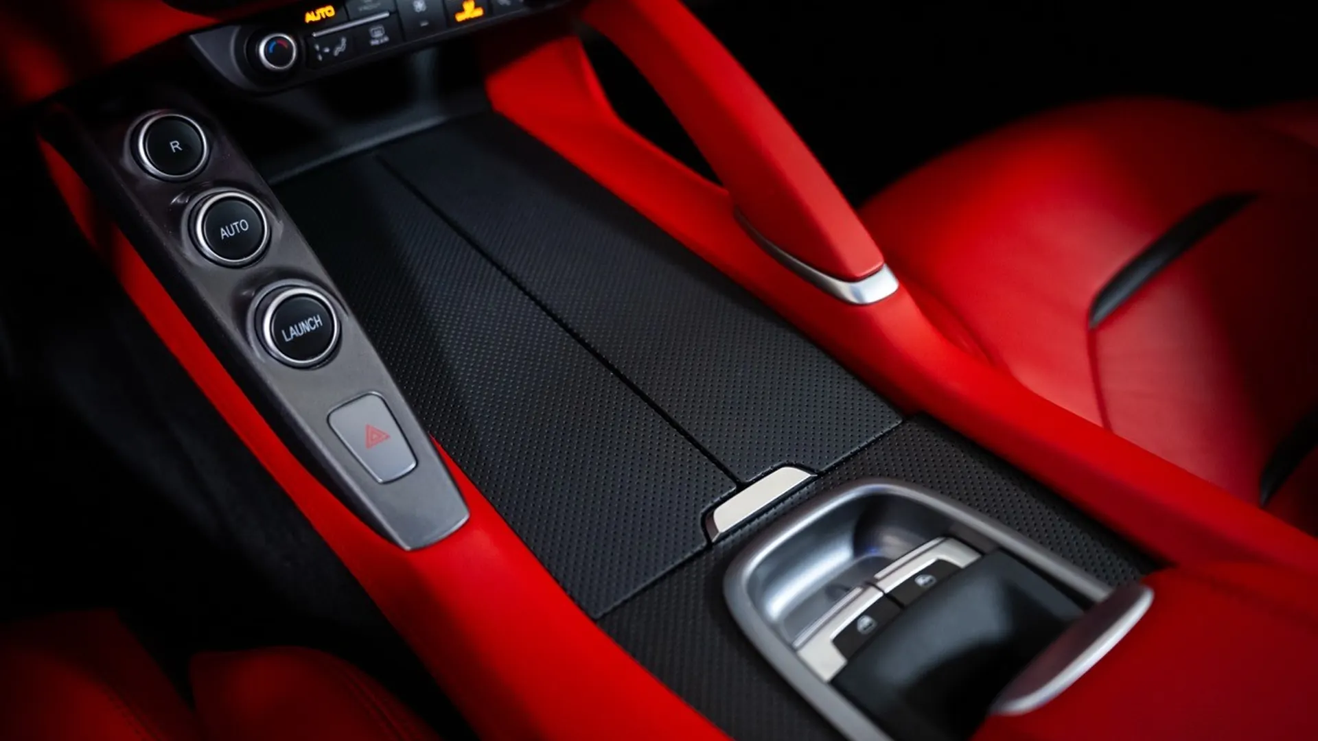 Ferrari GTC4 Lusso T — photo 43
