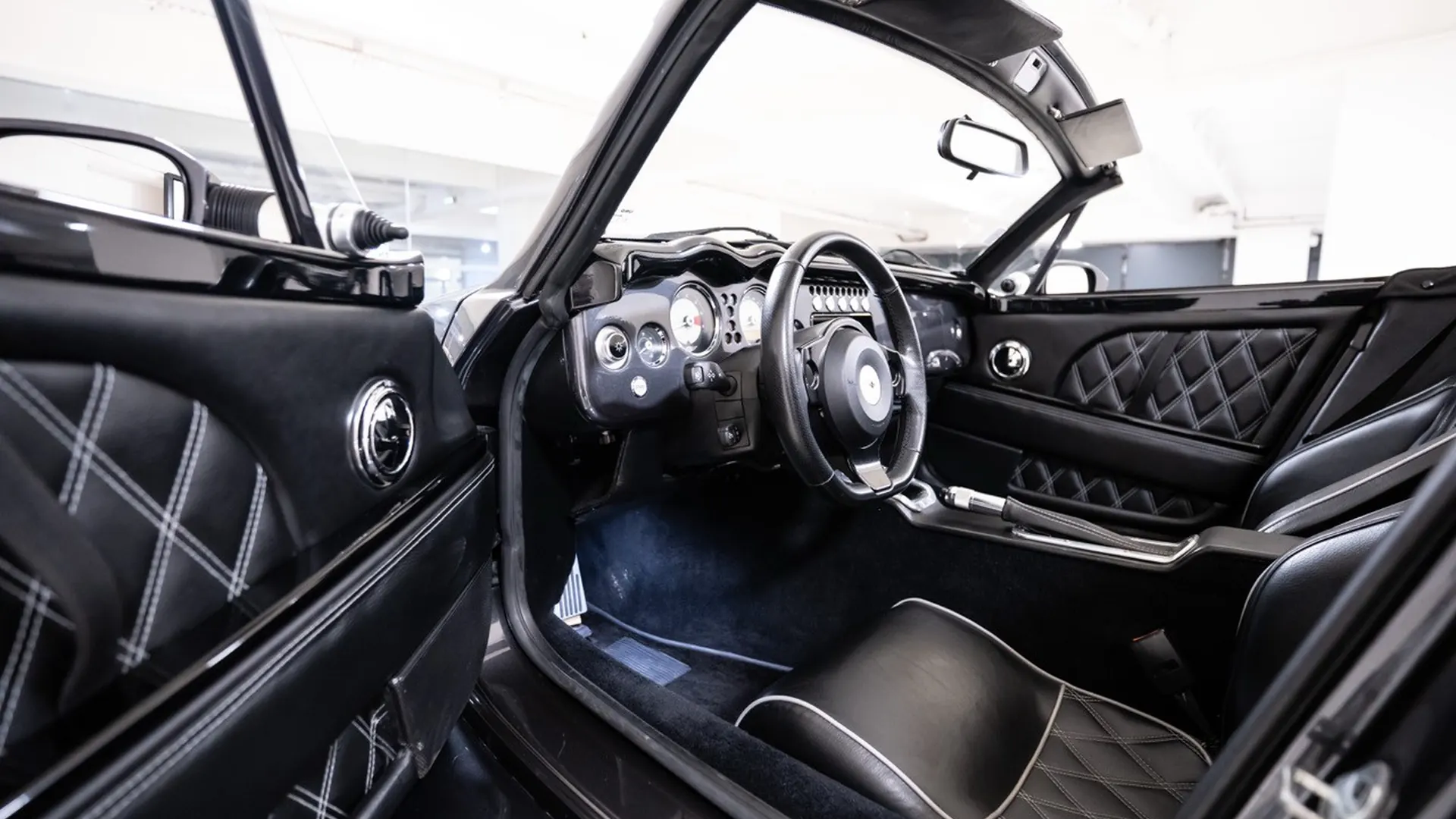 Morgan AERO8 — photo 30