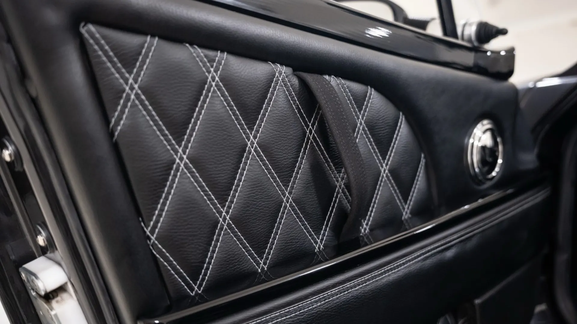 Morgan AERO8 — photo 16