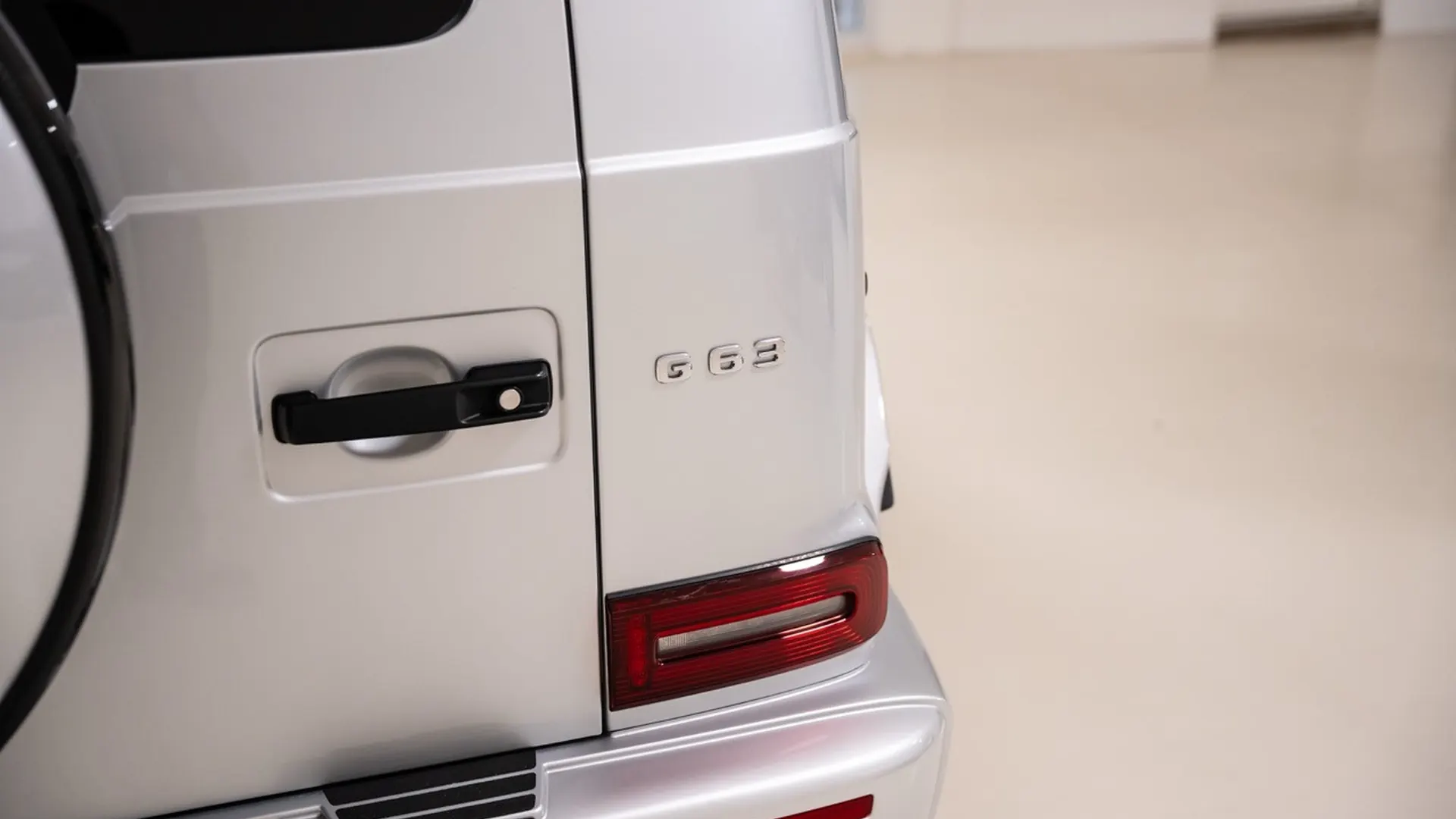 Mercedes G63 — photo 16