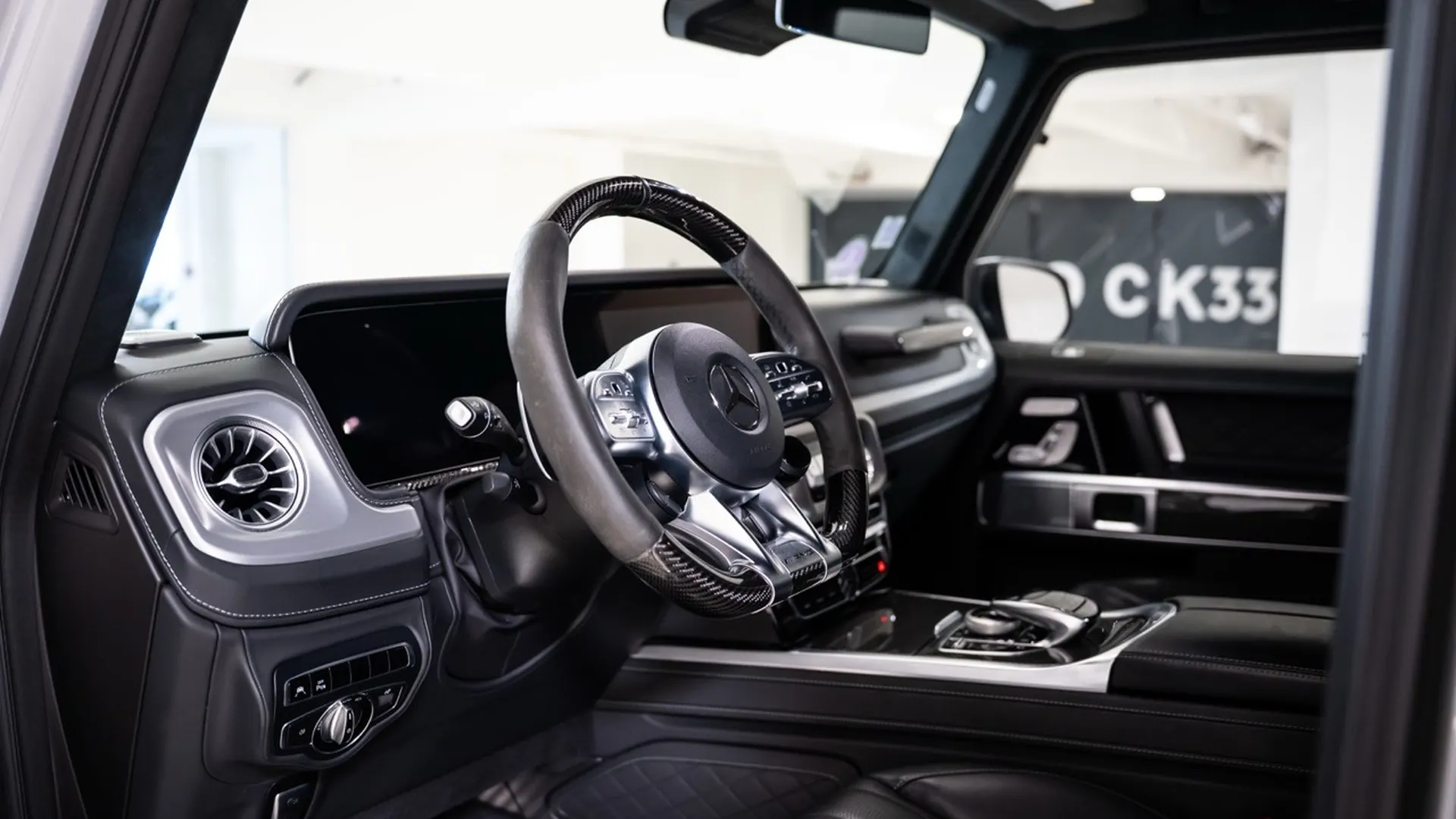 Mercedes G63 — photo 24