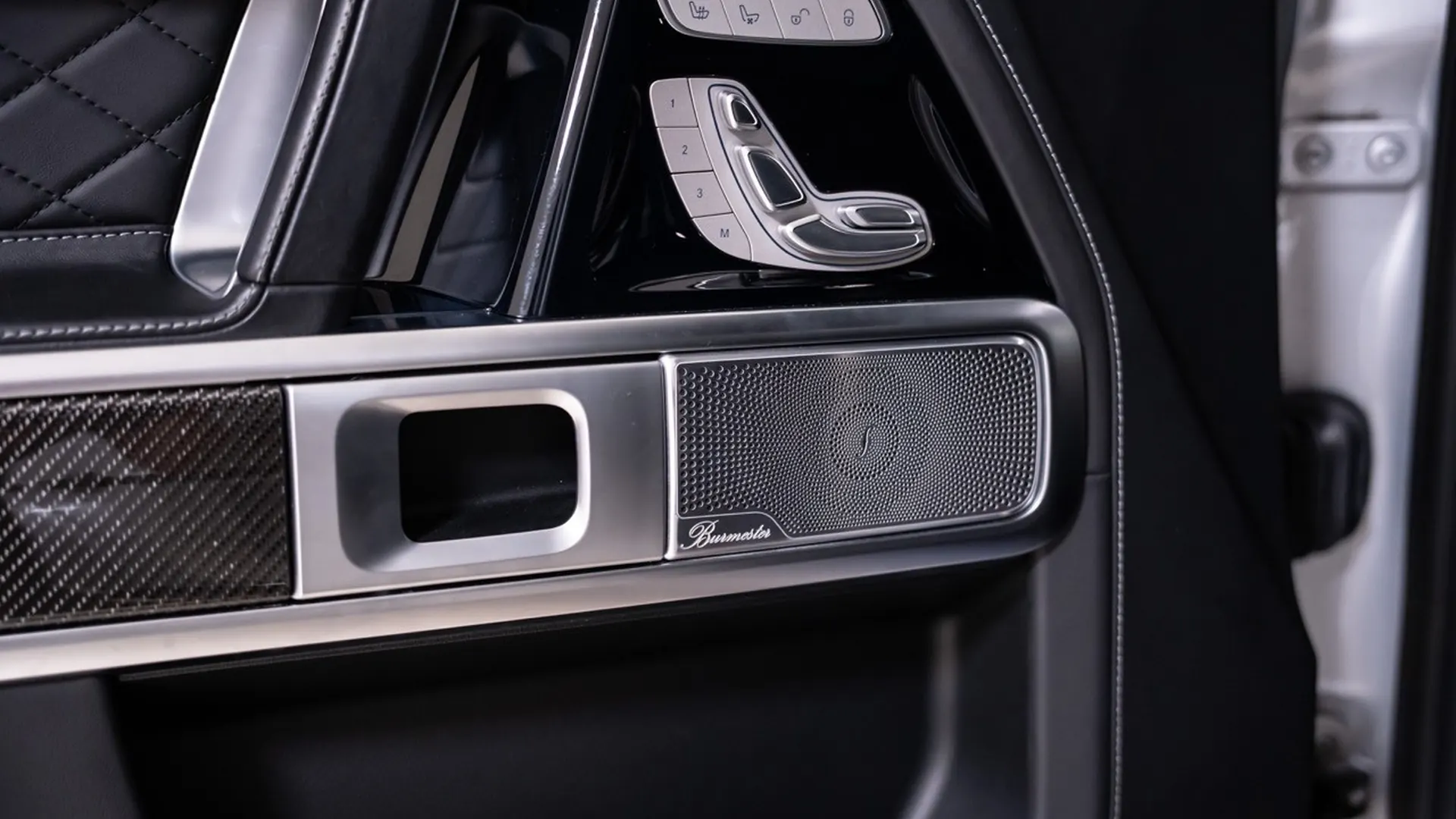 Mercedes G63 — photo 22