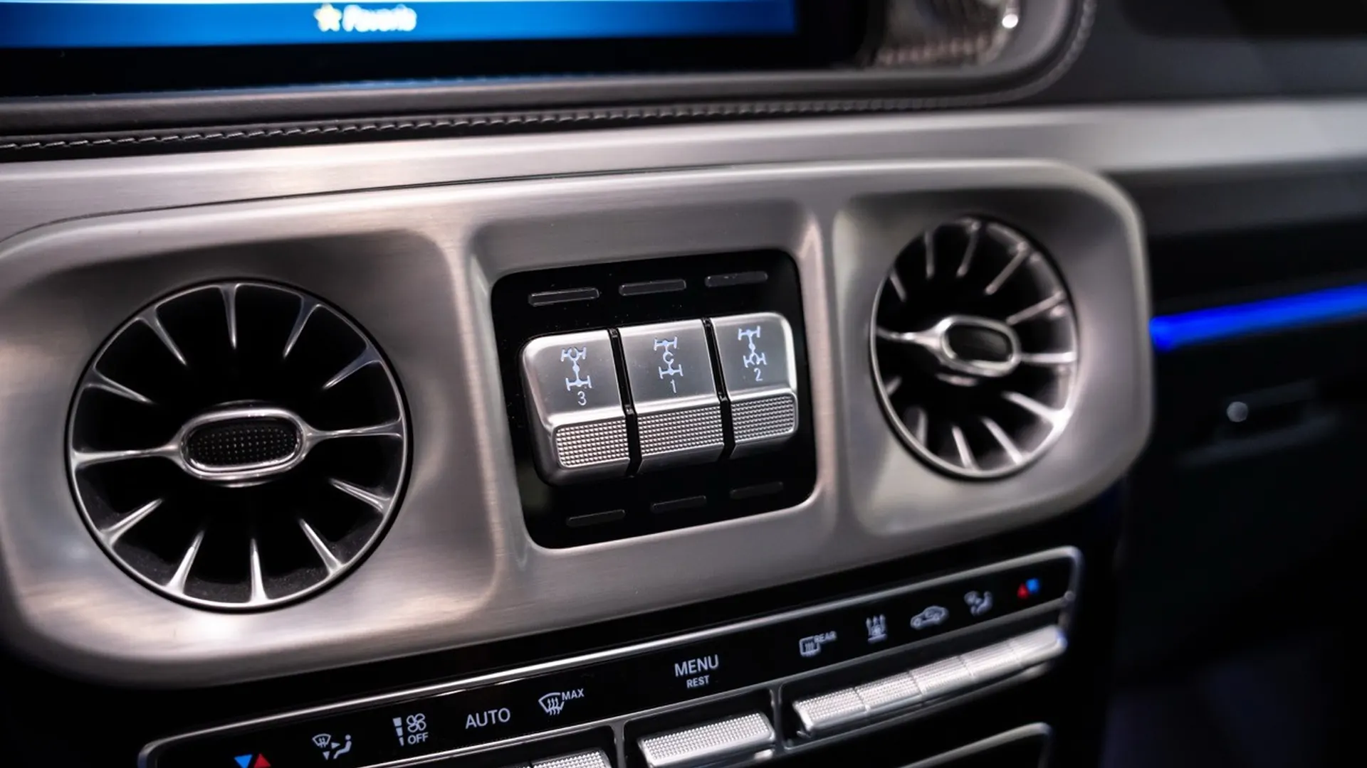 Mercedes G63 — photo 29