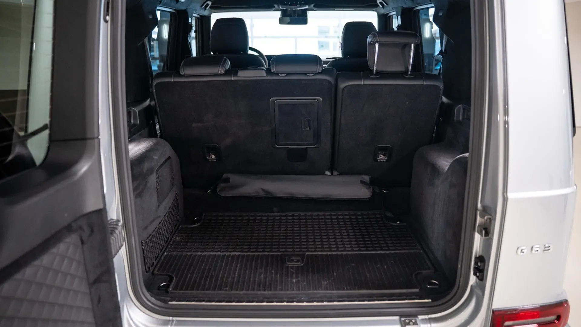 Mercedes G63 — photo 19
