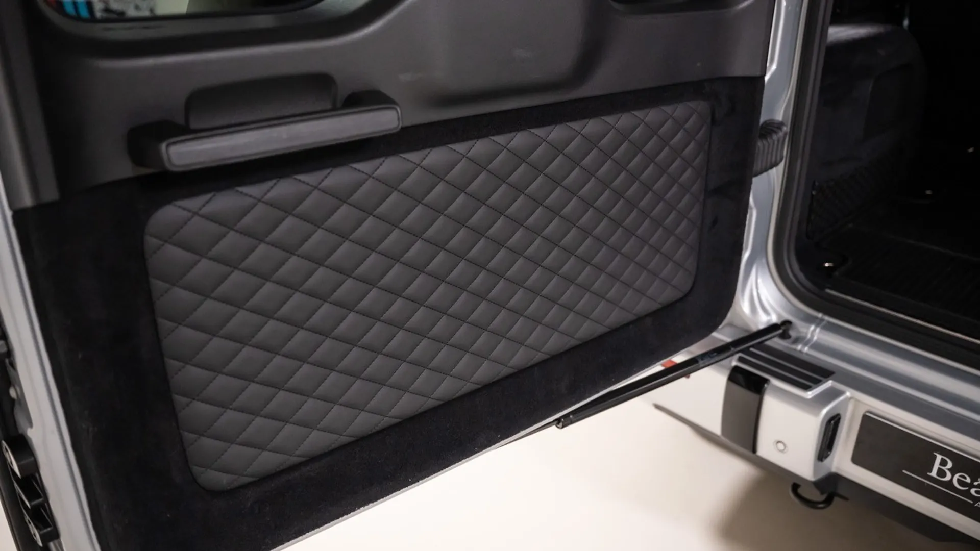 Mercedes G63 — photo 18