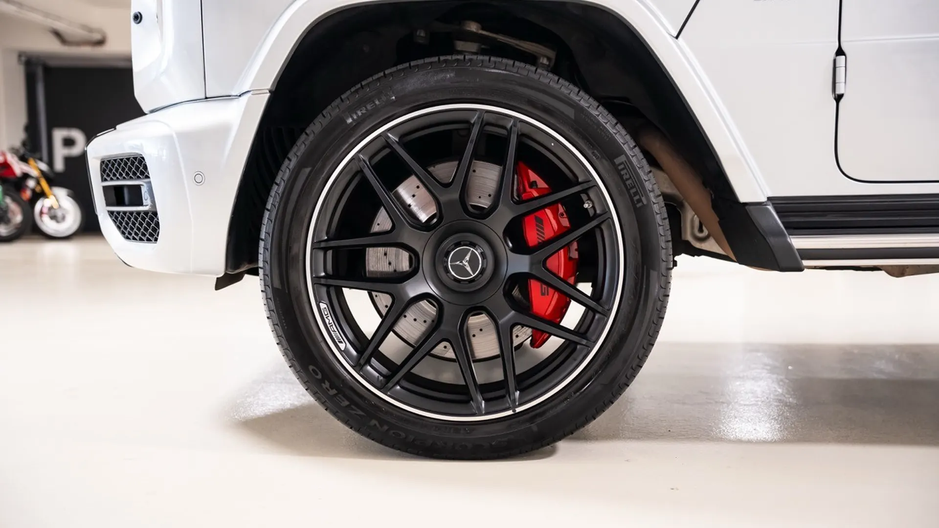 Mercedes G63 — photo 7