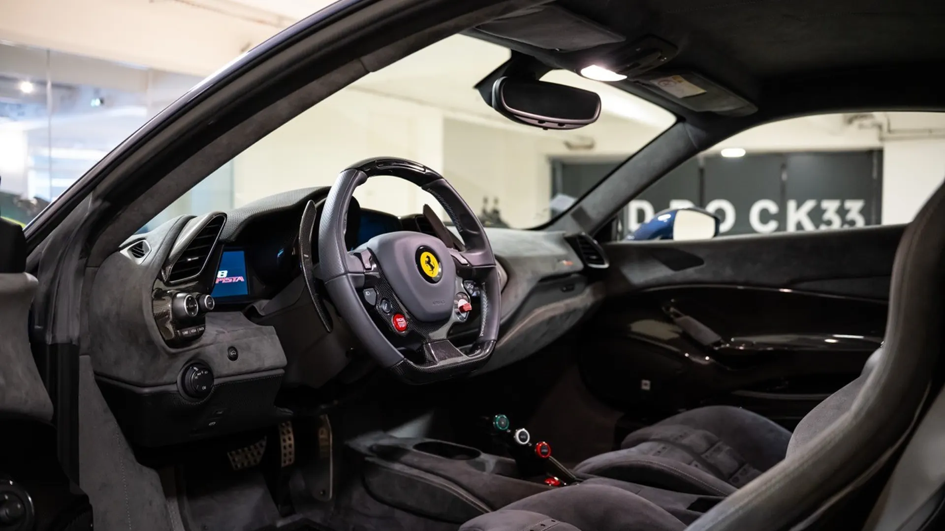 Ferrari 488 — photo 32