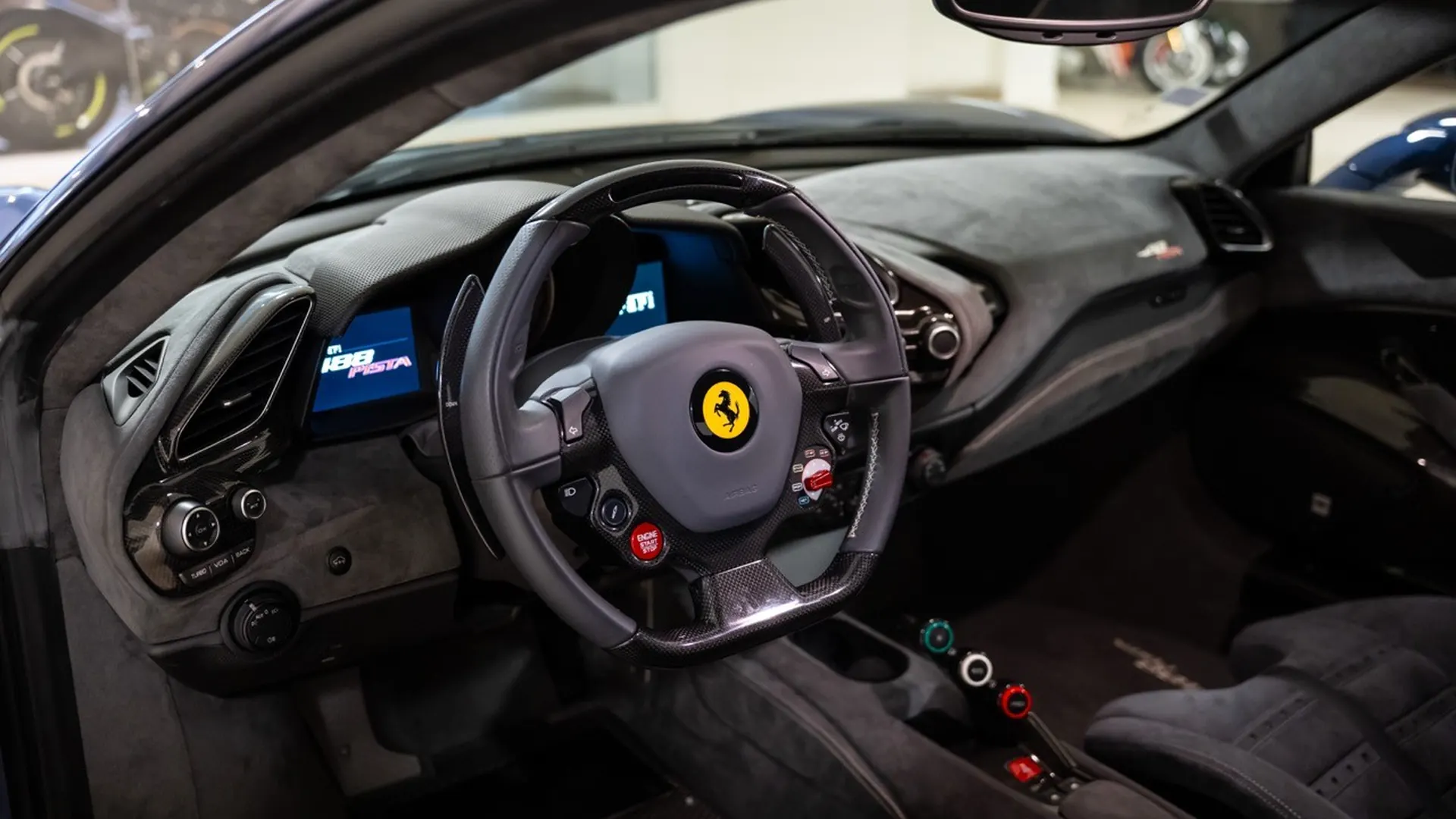 Ferrari 488 — photo 35
