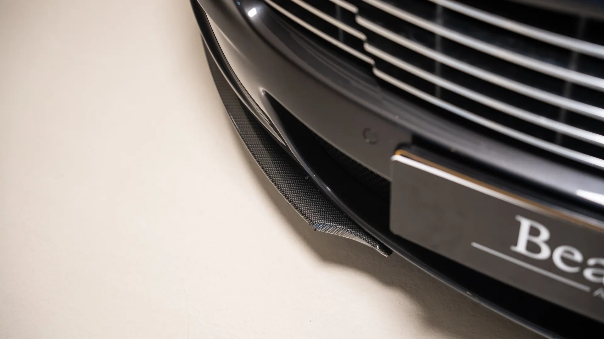 Aston Martin DBS — photo 16
