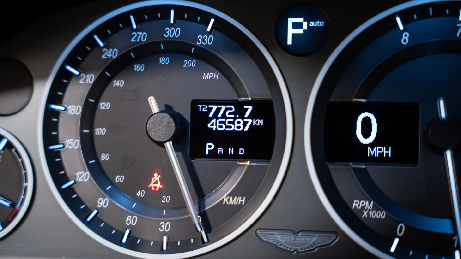 Aston Martin DBS — photo 45